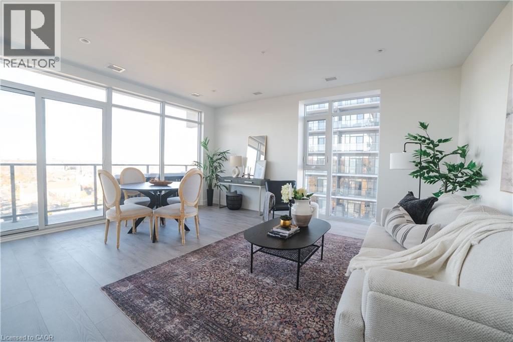 15 Glebe Street Unit# 1701, Cambridge, ON - Indoor Photo Showing Living Room