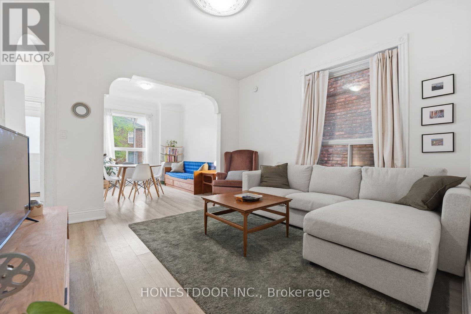 74 Tisdale Street N, Hamilton, ON - Indoor Photo Showing Living Room