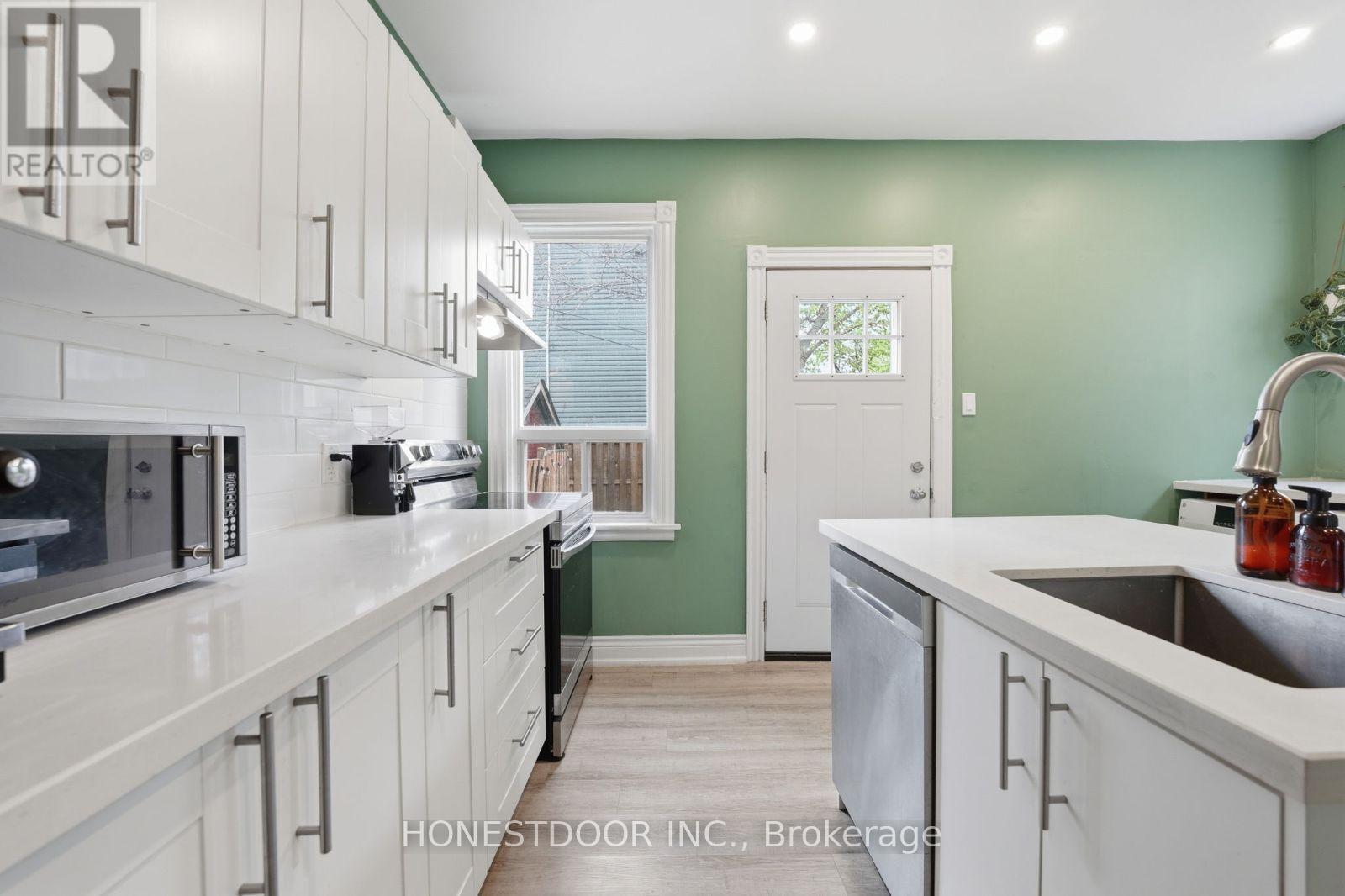 74 Tisdale Street N, Hamilton, ON - Indoor Photo Showing Kitchen