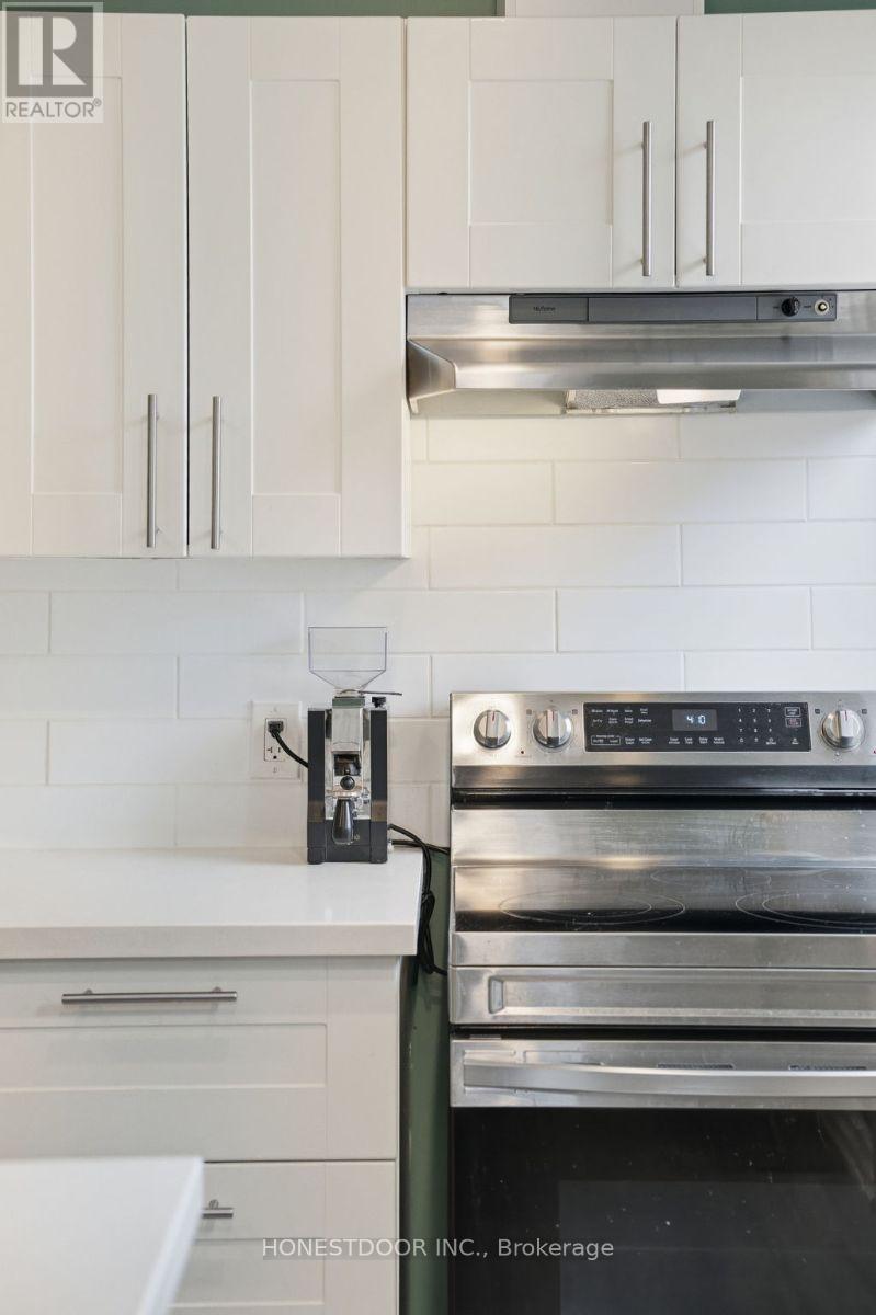 74 Tisdale Street N, Hamilton, ON - Indoor Photo Showing Kitchen