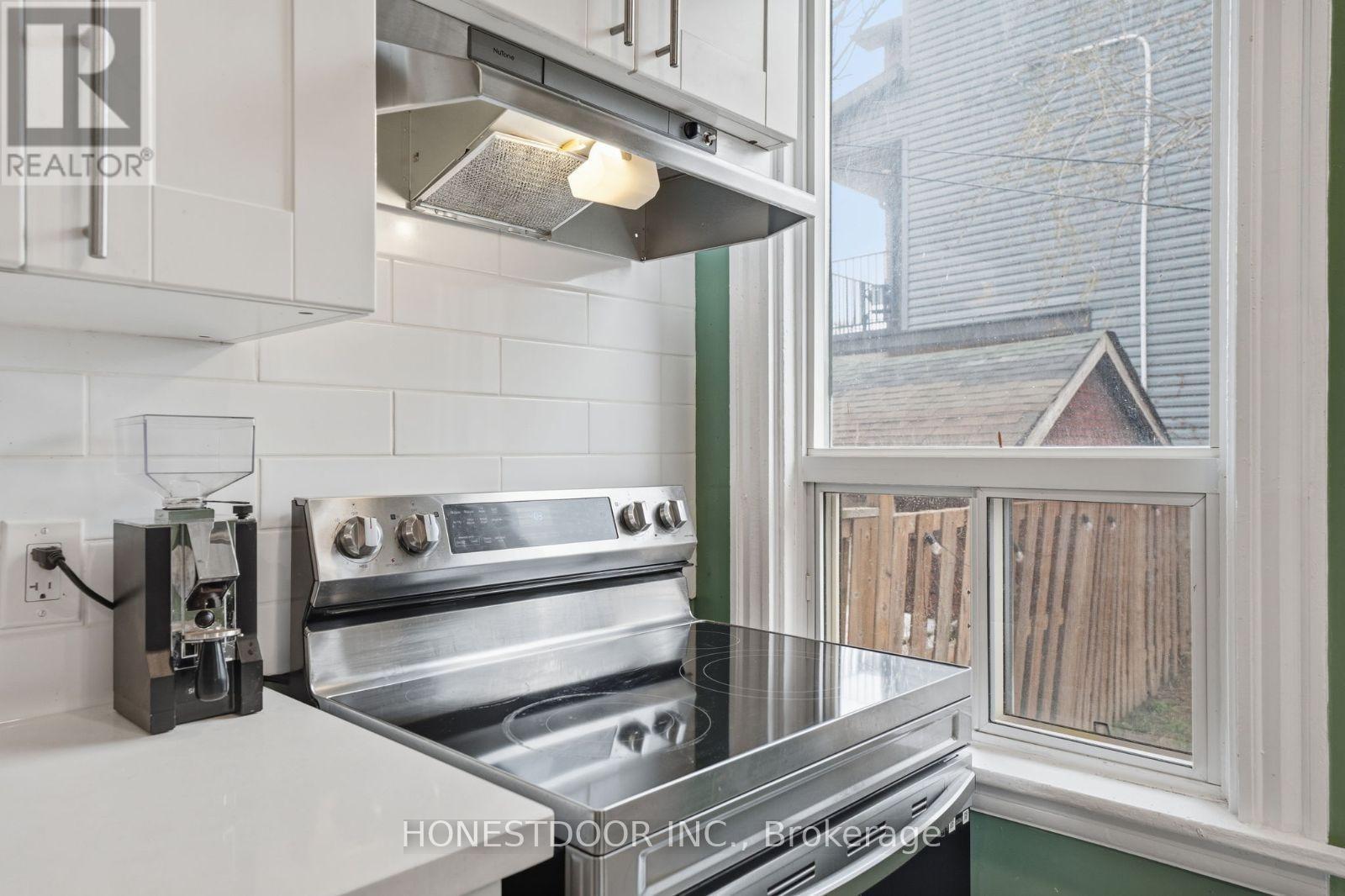 74 Tisdale Street N, Hamilton, ON - Indoor Photo Showing Kitchen