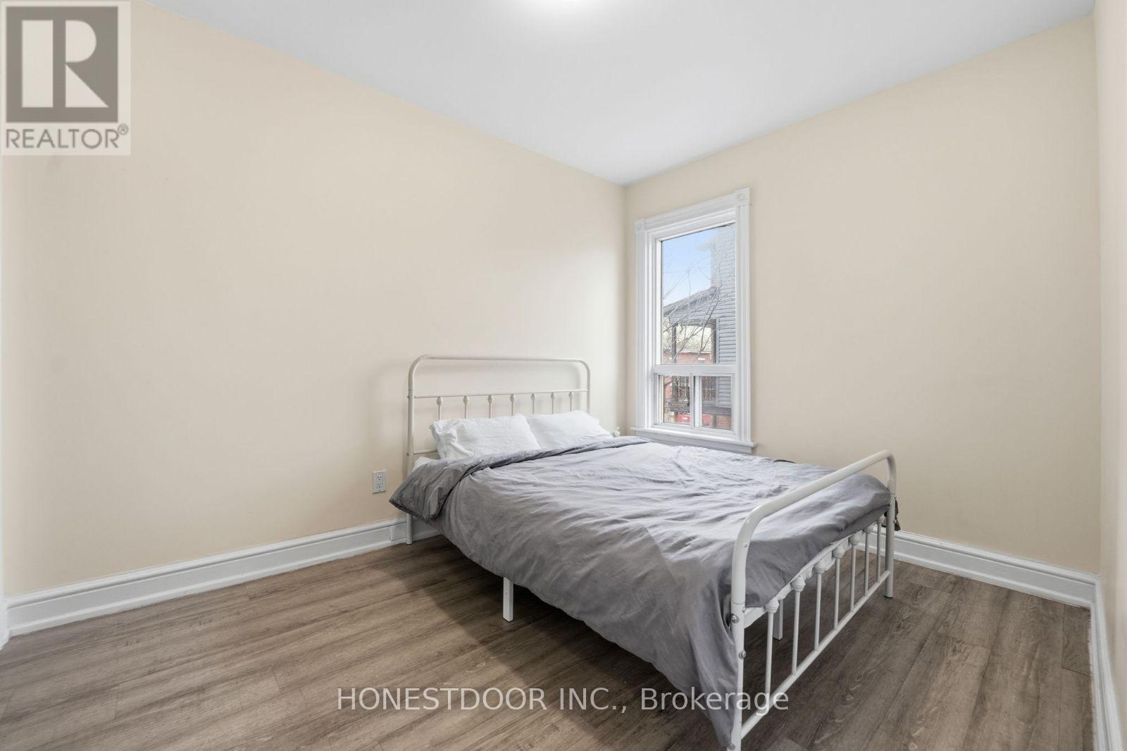 74 Tisdale Street N, Hamilton, ON - Indoor Photo Showing Bedroom