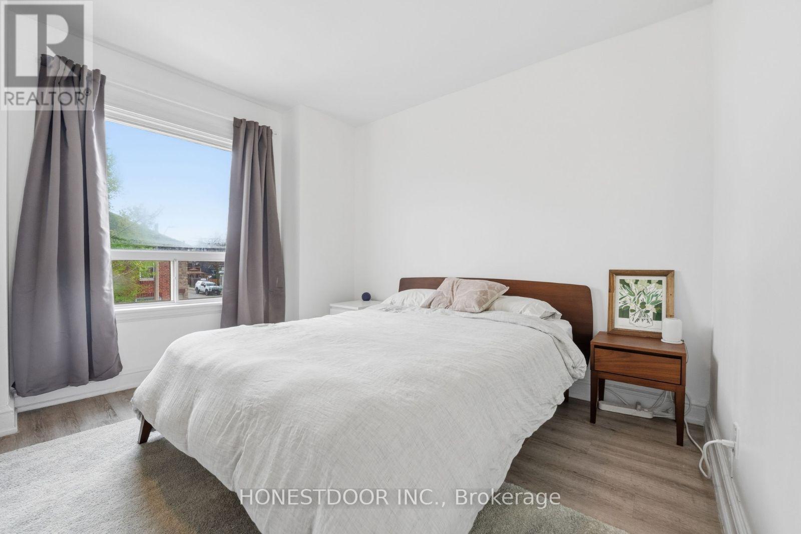 74 Tisdale Street N, Hamilton, ON - Indoor Photo Showing Bedroom
