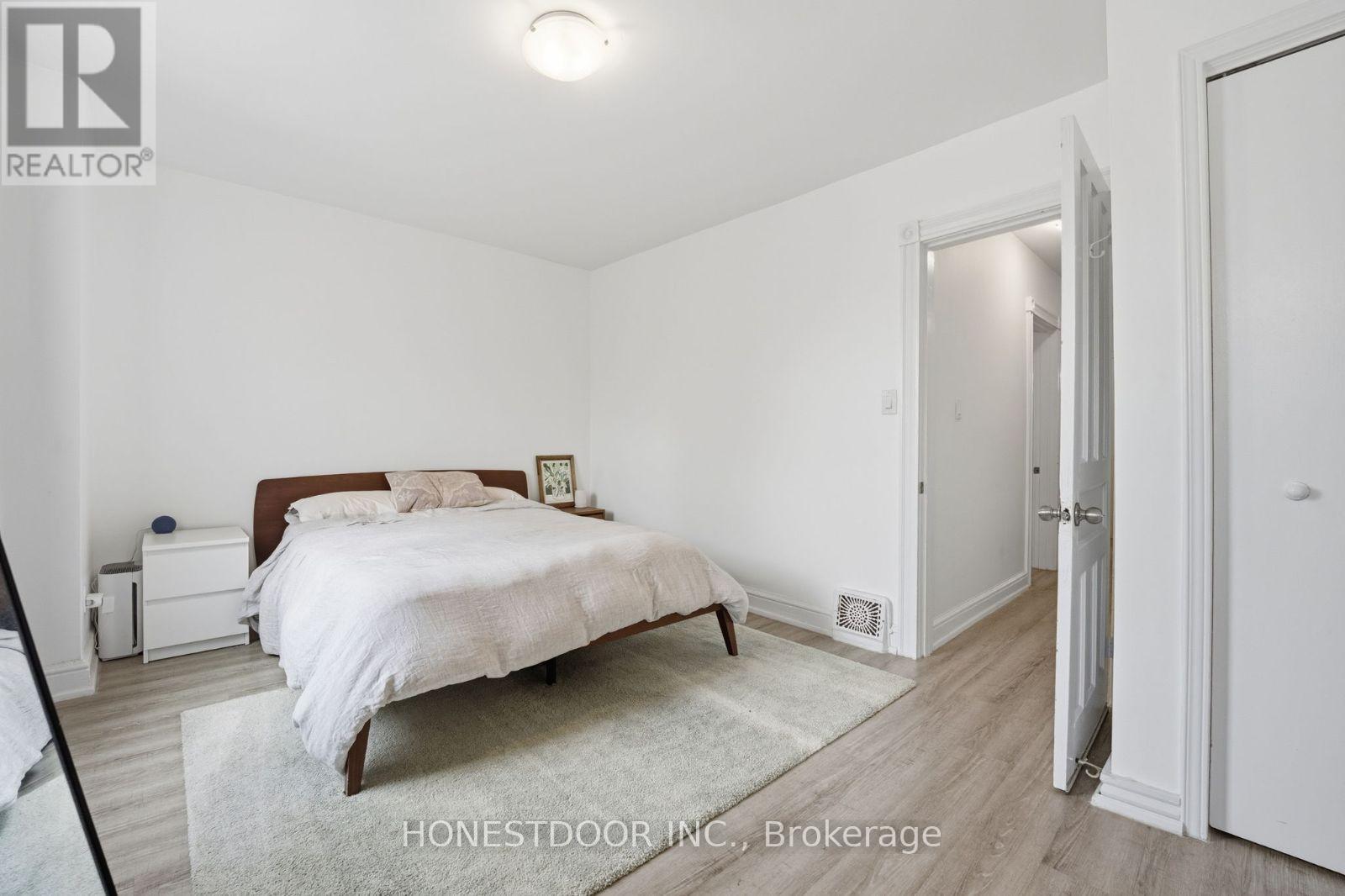 74 Tisdale Street N, Hamilton, ON - Indoor Photo Showing Bedroom