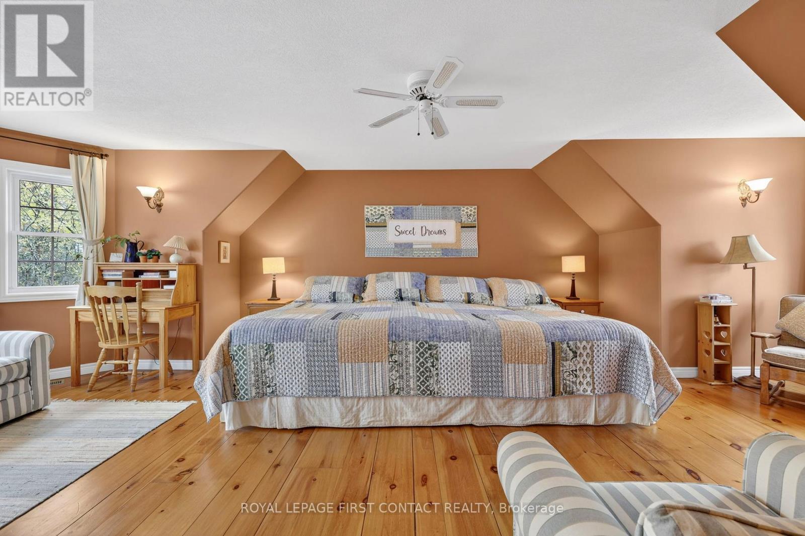 26 Paddy Dunn'S Circle, Springwater, ON - Indoor Photo Showing Bedroom