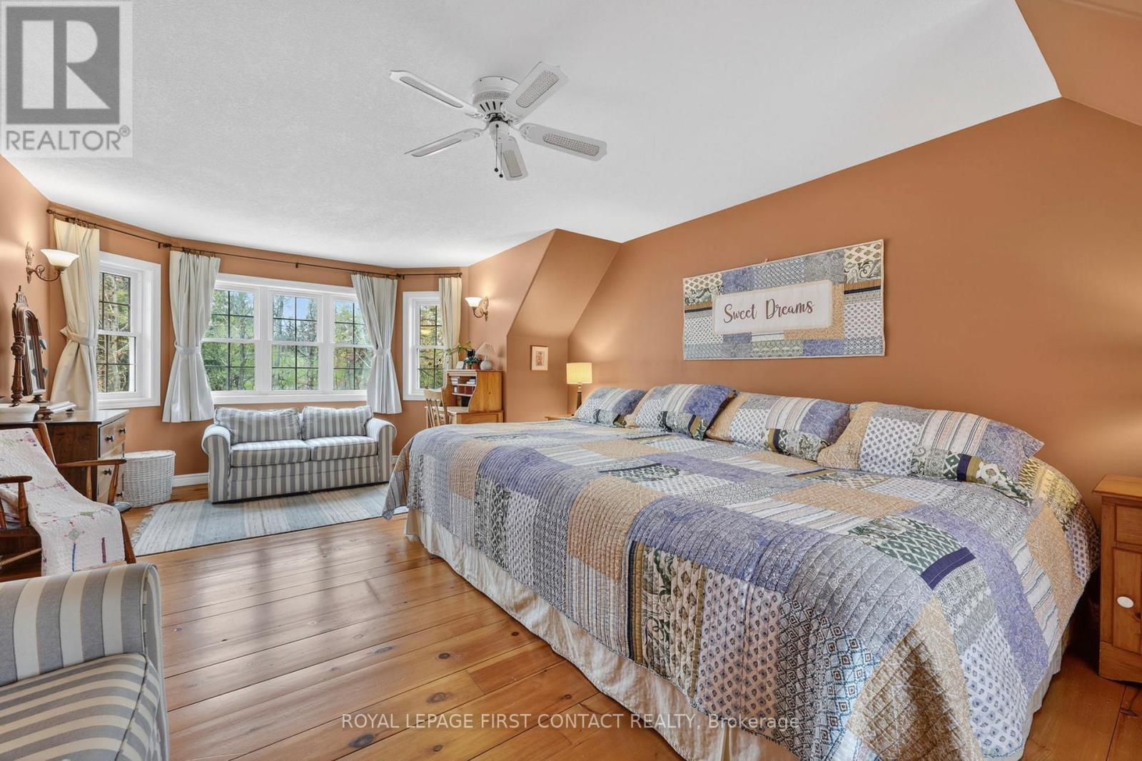 26 Paddy Dunn'S Circle, Springwater, ON - Indoor Photo Showing Bedroom