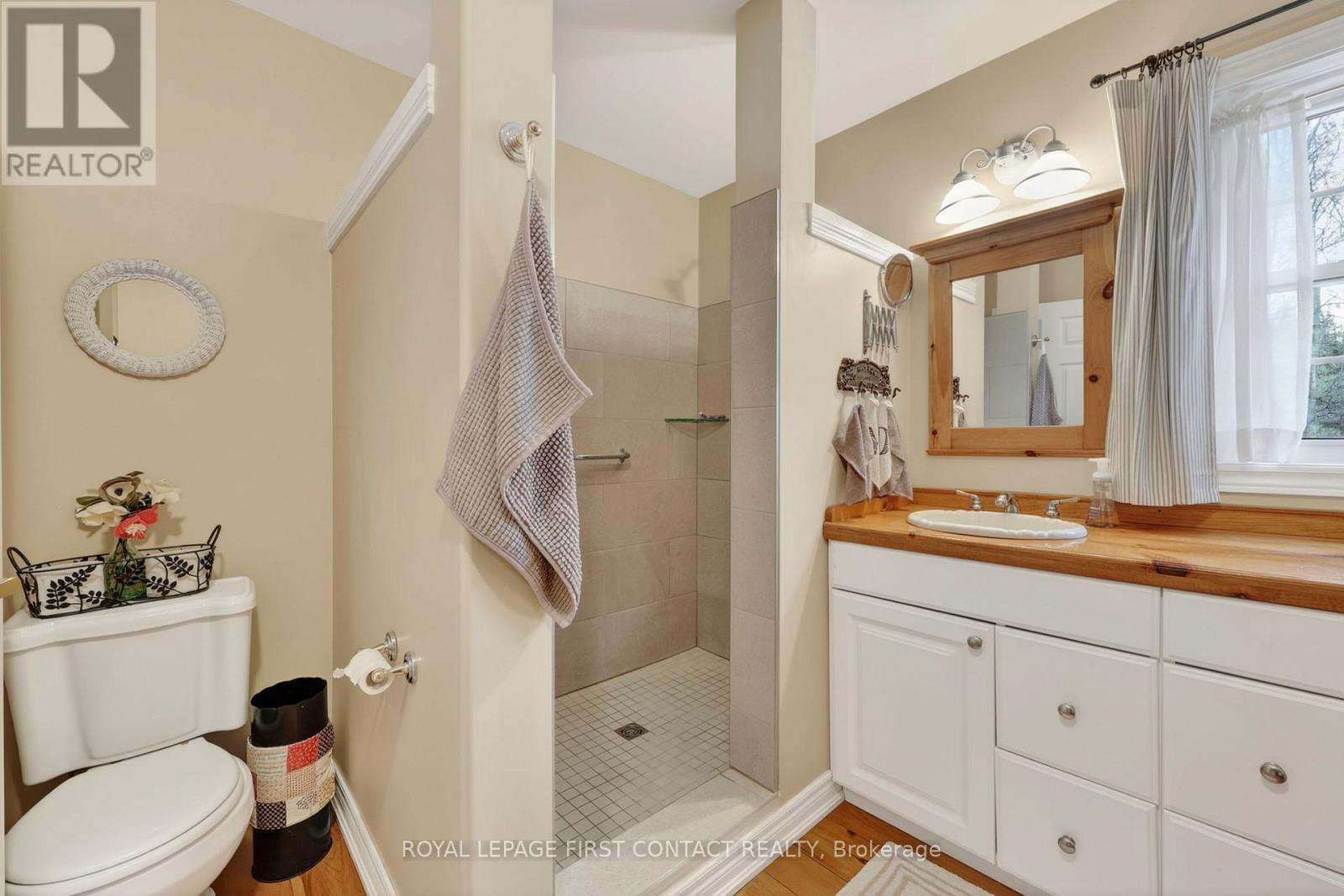 26 Paddy Dunn'S Circle, Springwater, ON - Indoor Photo Showing Bathroom