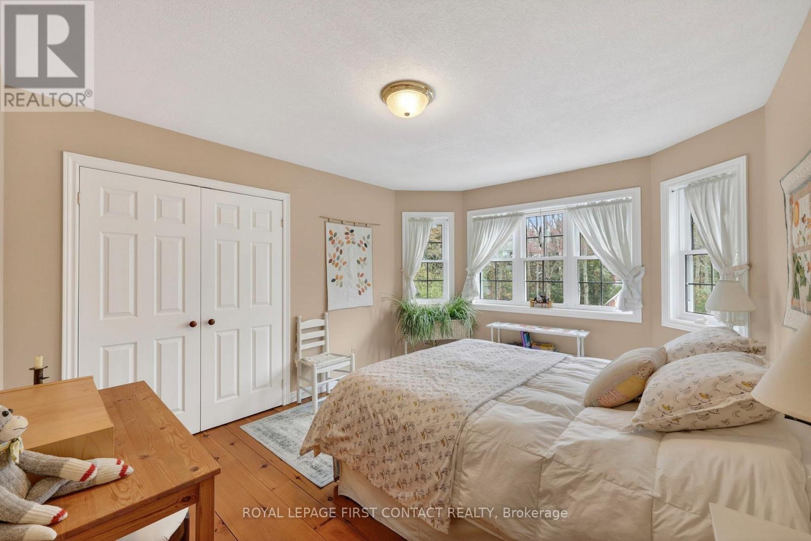 26 Paddy Dunn'S Circle, Springwater, ON - Indoor Photo Showing Bedroom
