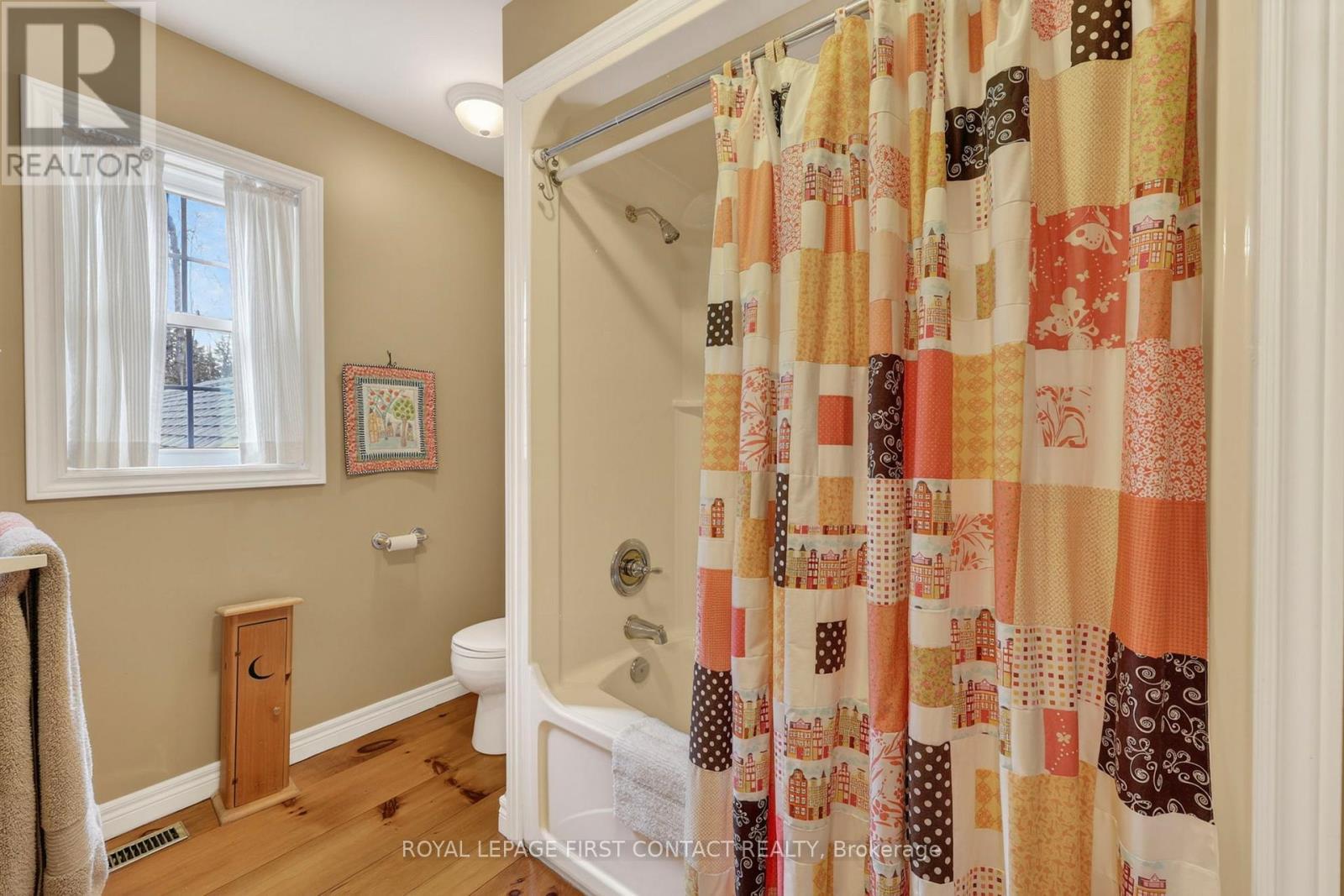 26 Paddy Dunn'S Circle, Springwater, ON - Indoor Photo Showing Bathroom