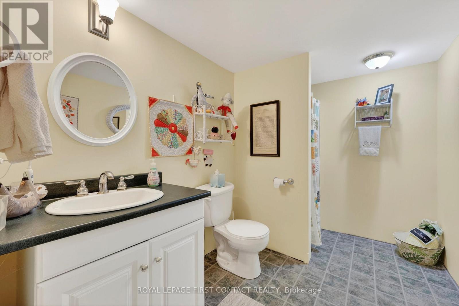 26 Paddy Dunn'S Circle, Springwater, ON - Indoor Photo Showing Bathroom
