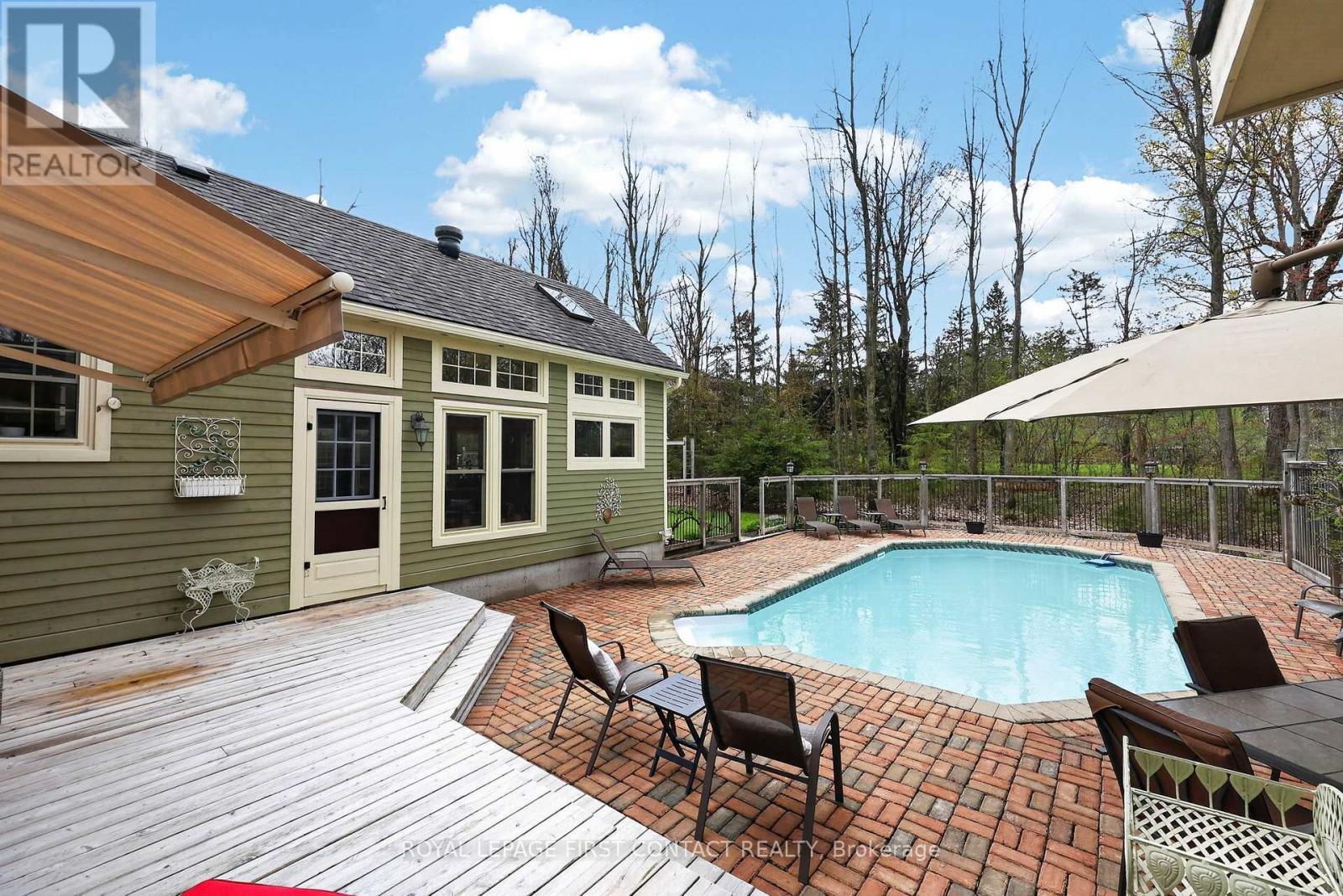 26 Paddy Dunn'S Circle, Springwater, ON - Outdoor With Deck Patio Veranda