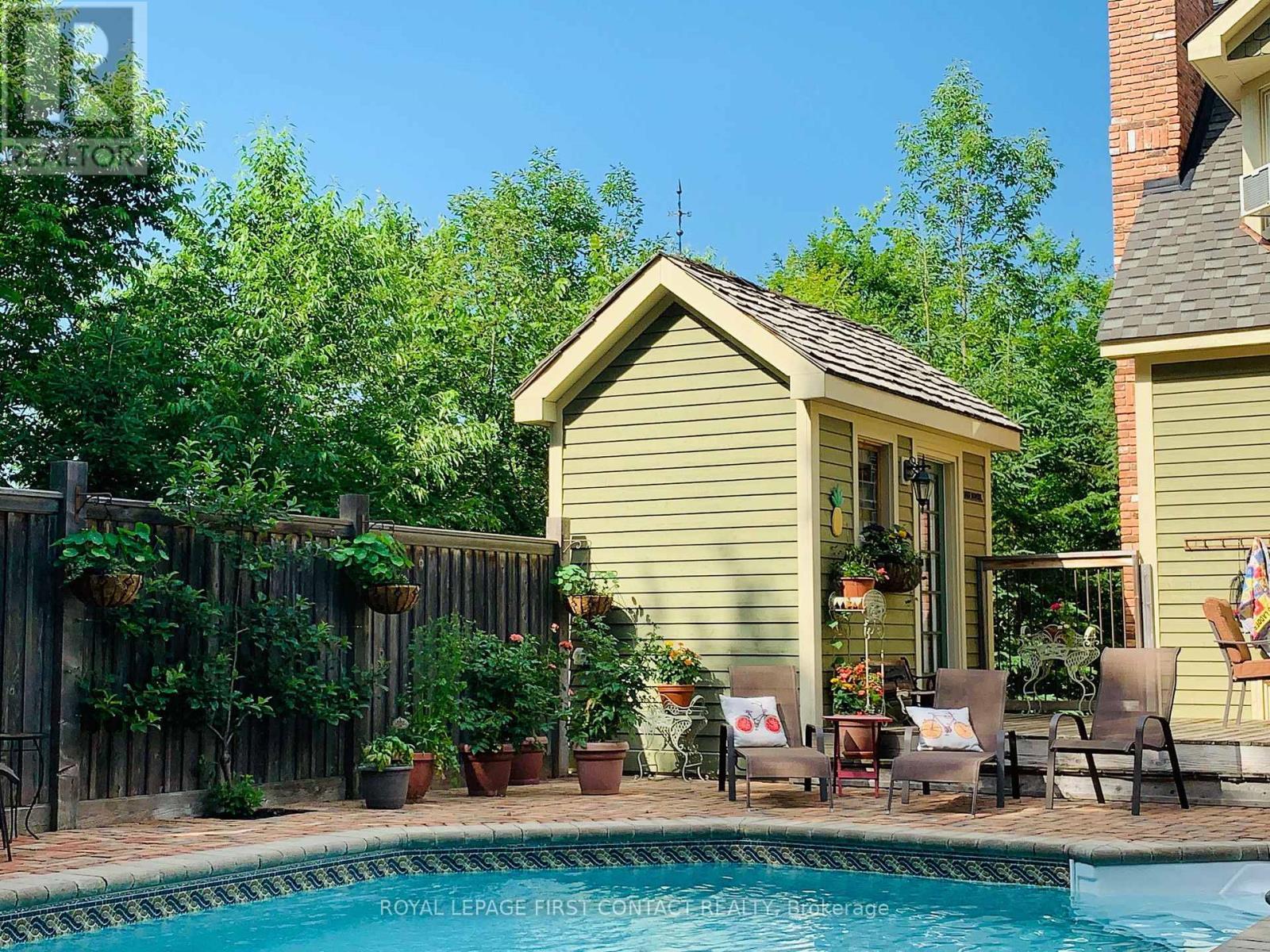 26 Paddy Dunn'S Circle, Springwater, ON - Outdoor With In Ground Pool With Deck Patio Veranda
