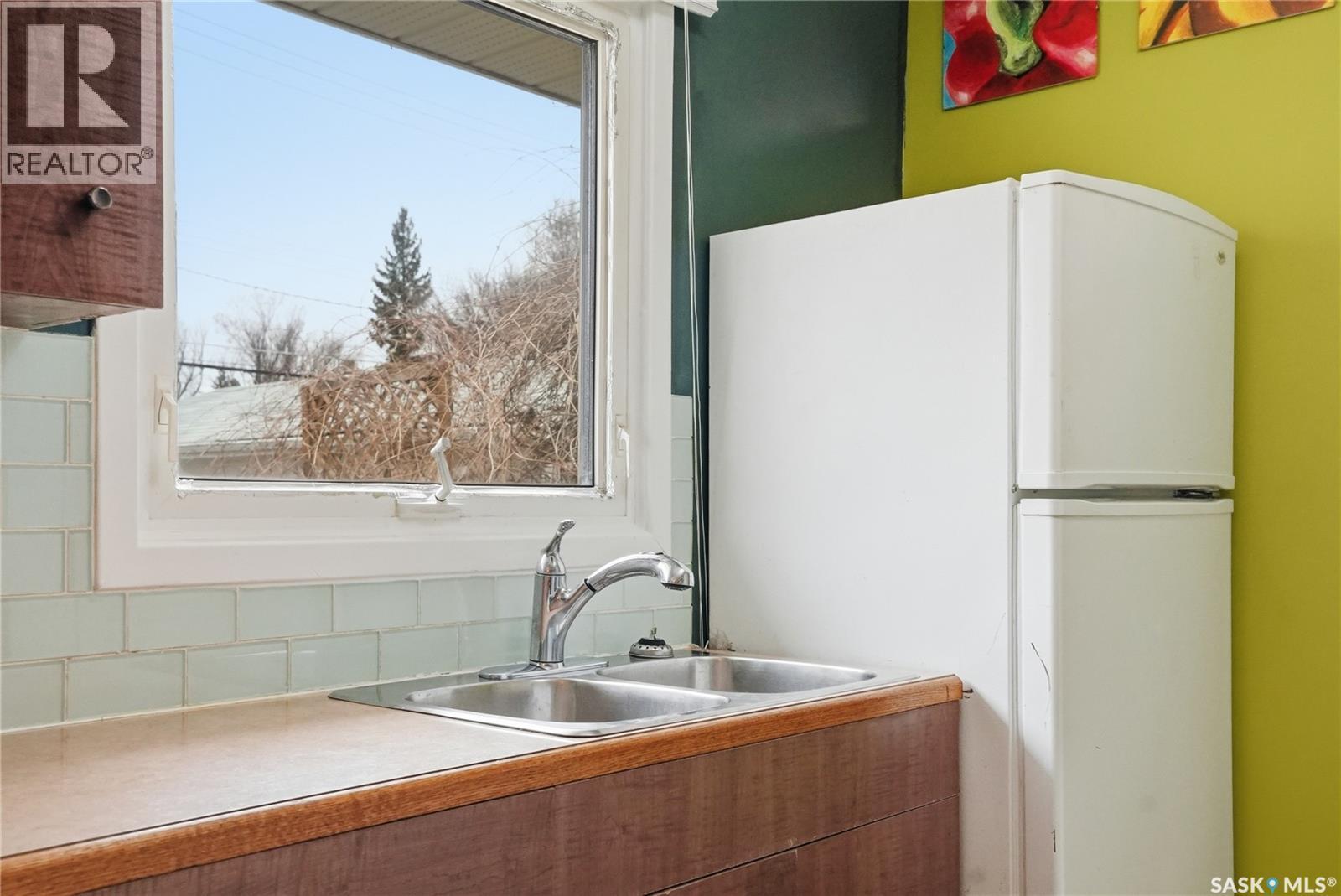 4 Dunning Crescent, Saskatoon, SK - Indoor Photo Showing Kitchen With Double Sink