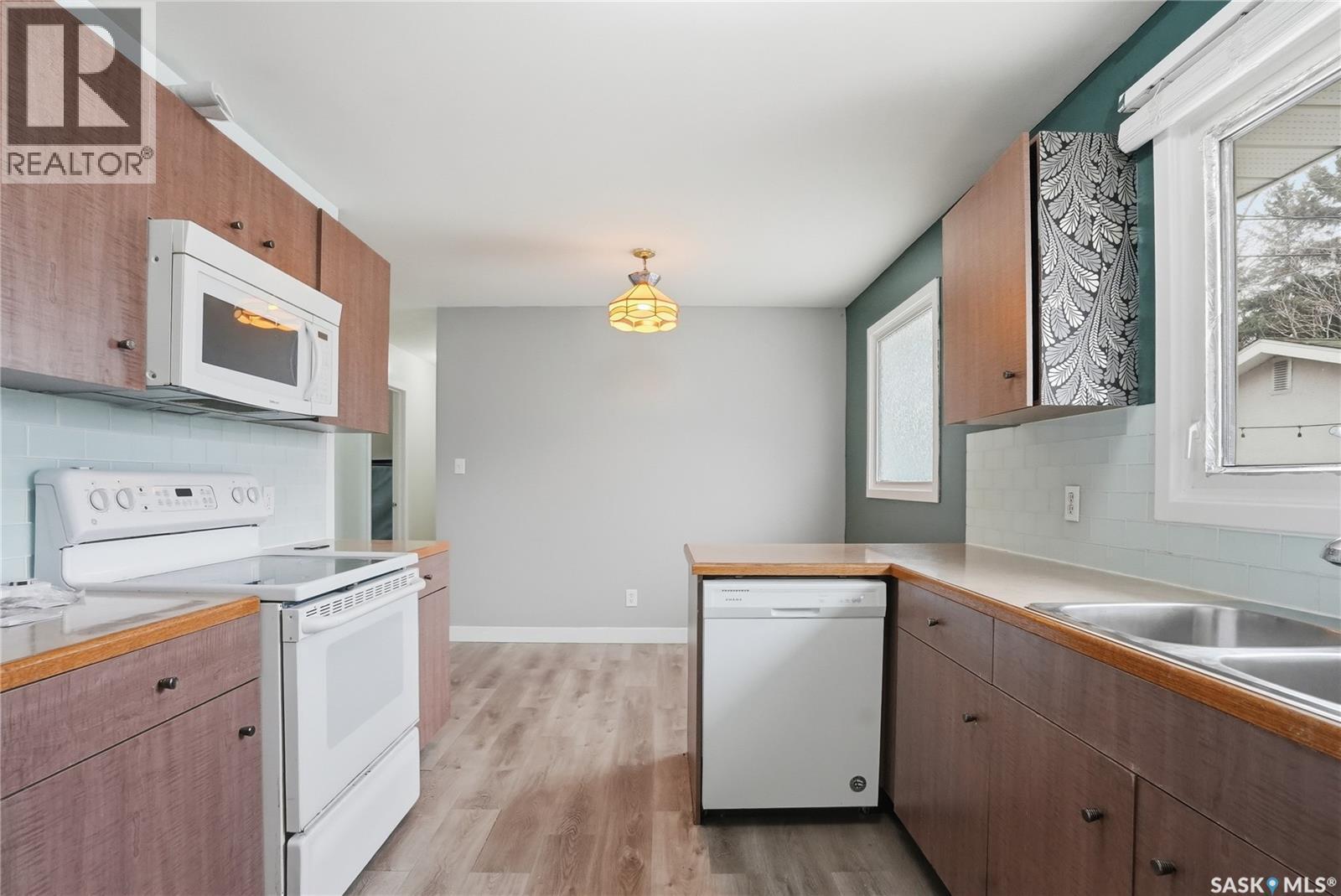 4 Dunning Crescent, Saskatoon, SK - Indoor Photo Showing Kitchen