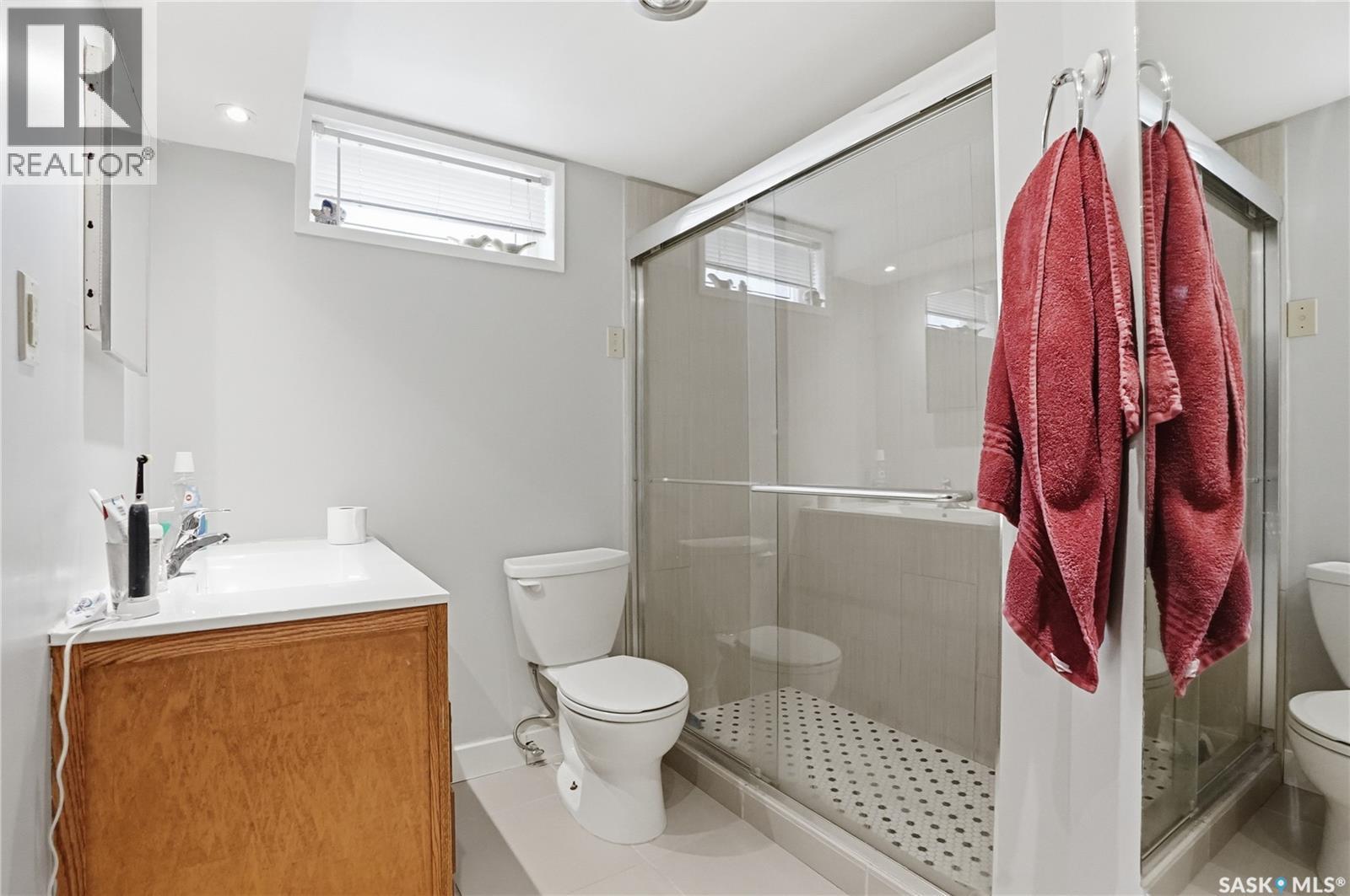 4 Dunning Crescent, Saskatoon, SK - Indoor Photo Showing Bathroom