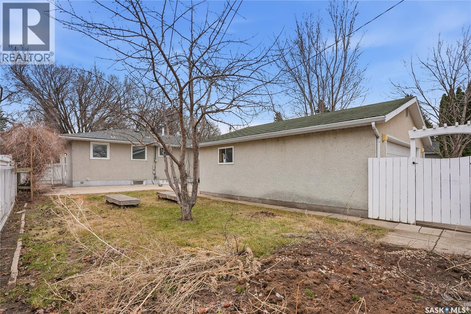 4 Dunning Crescent, Saskatoon, SK - Outdoor