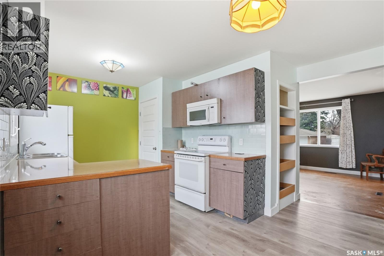 4 Dunning Crescent, Saskatoon, SK - Indoor Photo Showing Kitchen