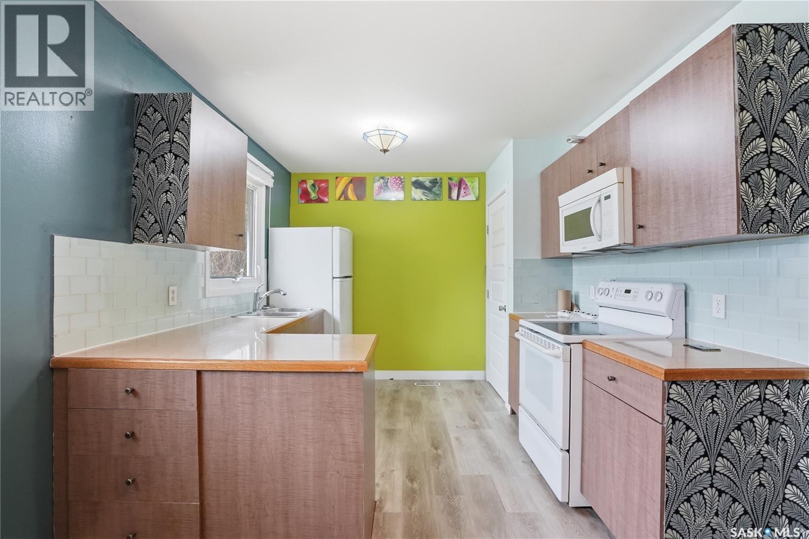 4 Dunning Crescent, Saskatoon, SK - Indoor Photo Showing Kitchen