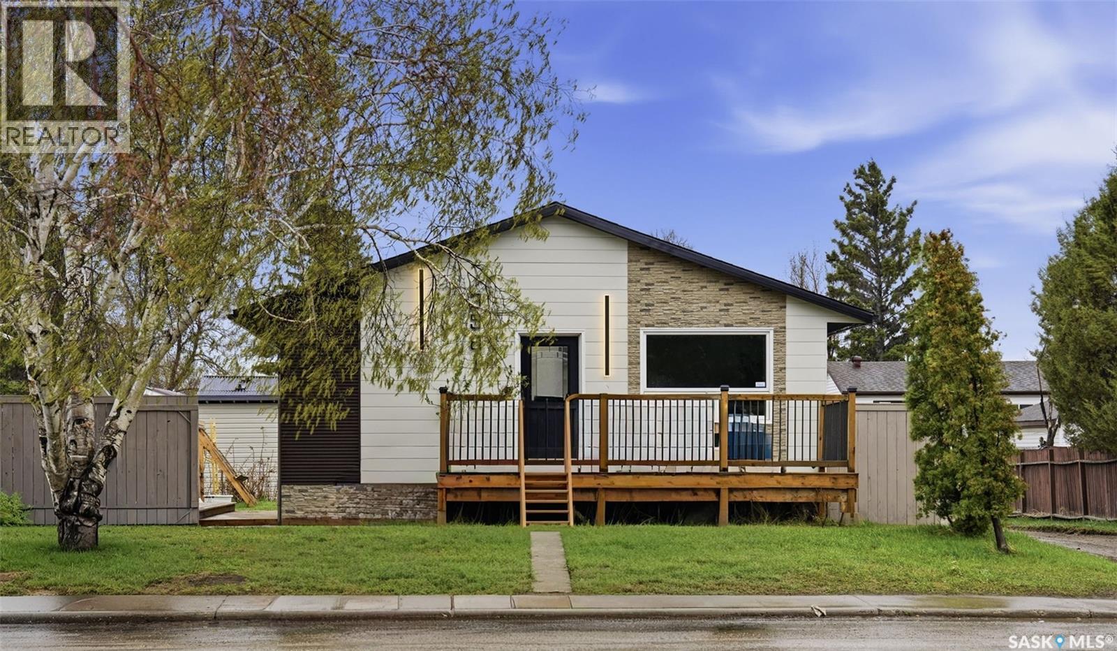 3581 33Rd Street W, Saskatoon, SK - Outdoor With Deck Patio Veranda