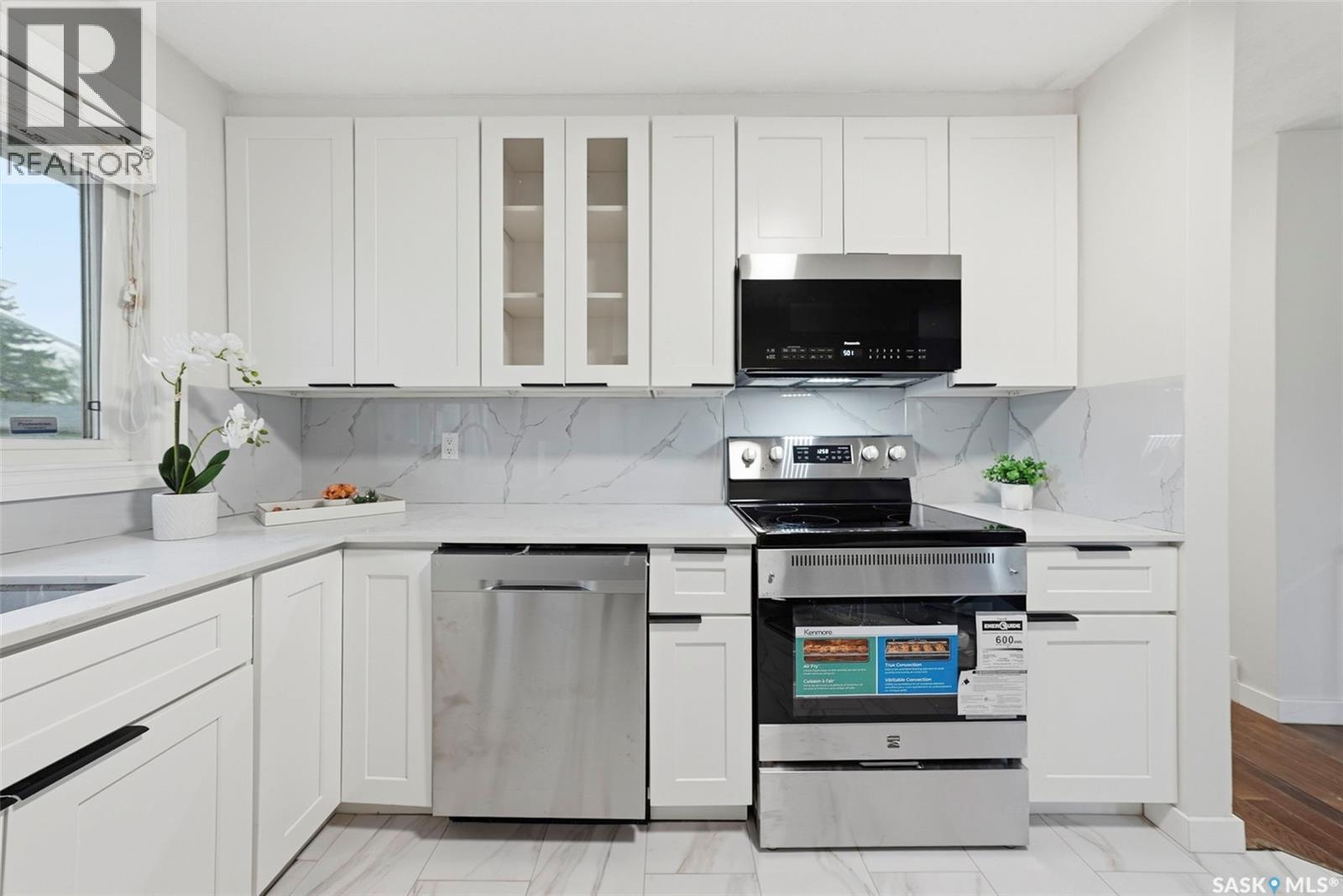 3581 33Rd Street W, Saskatoon, SK - Indoor Photo Showing Kitchen