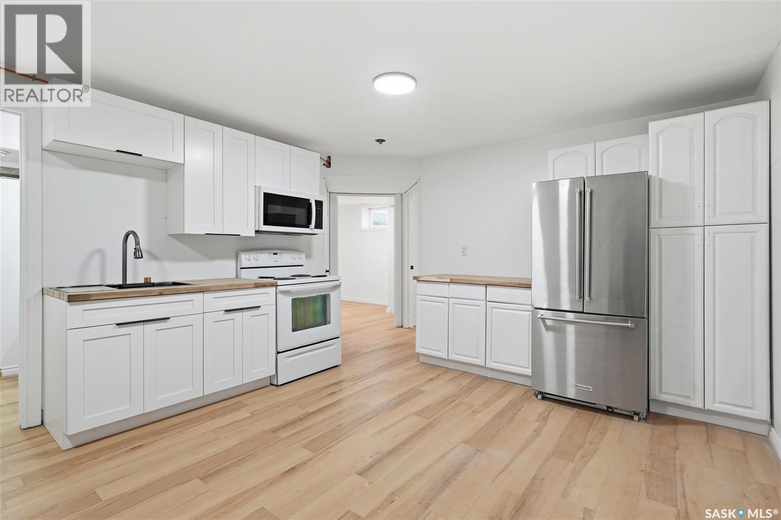 3581 33Rd Street W, Saskatoon, SK - Indoor Photo Showing Kitchen