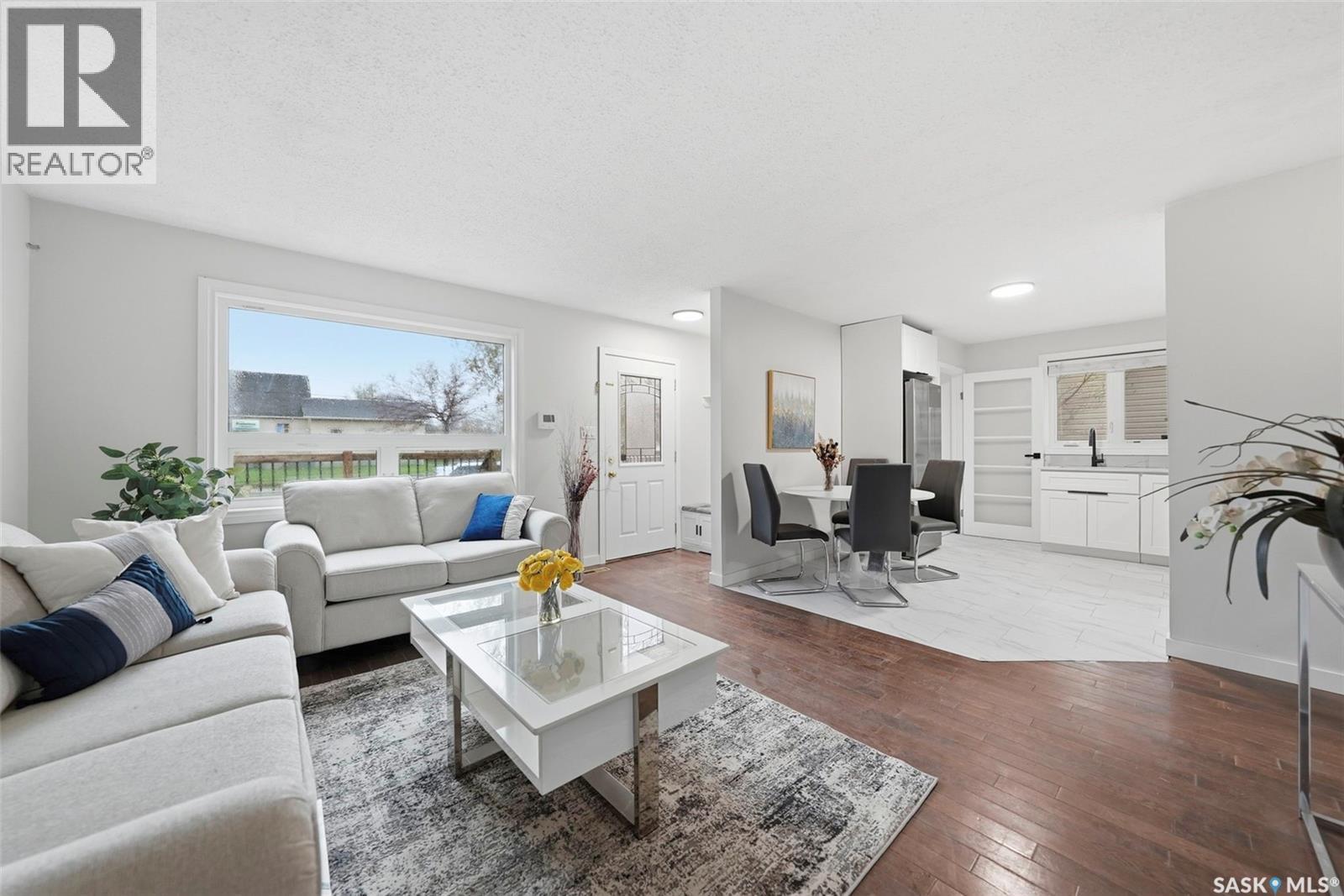 3581 33Rd Street W, Saskatoon, SK - Indoor Photo Showing Living Room