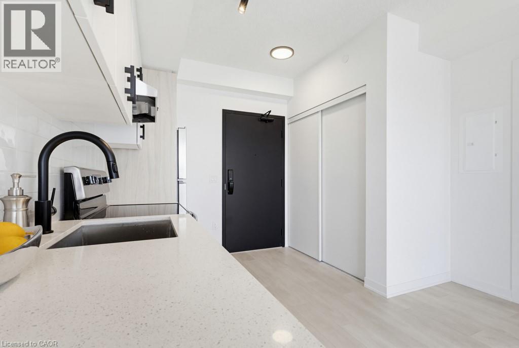 4878 Powers Common Unit# D1104, Burlington, ON - Indoor Photo Showing Kitchen