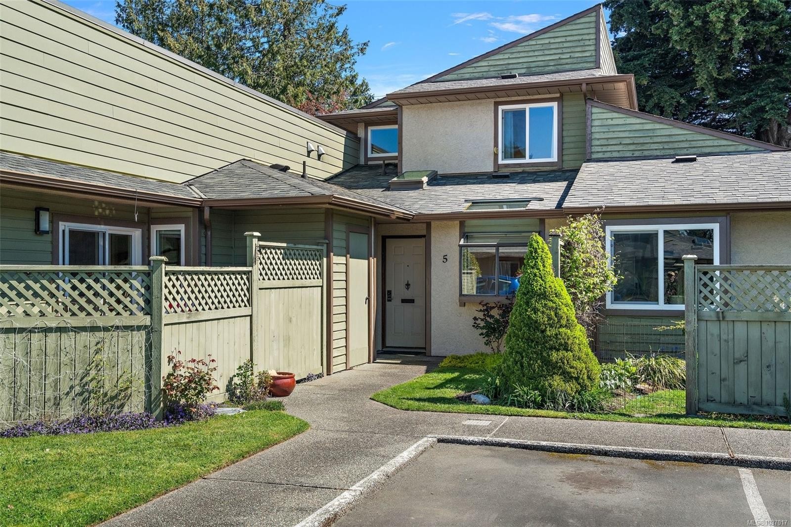 5-10008 Third St, Sidney, BC