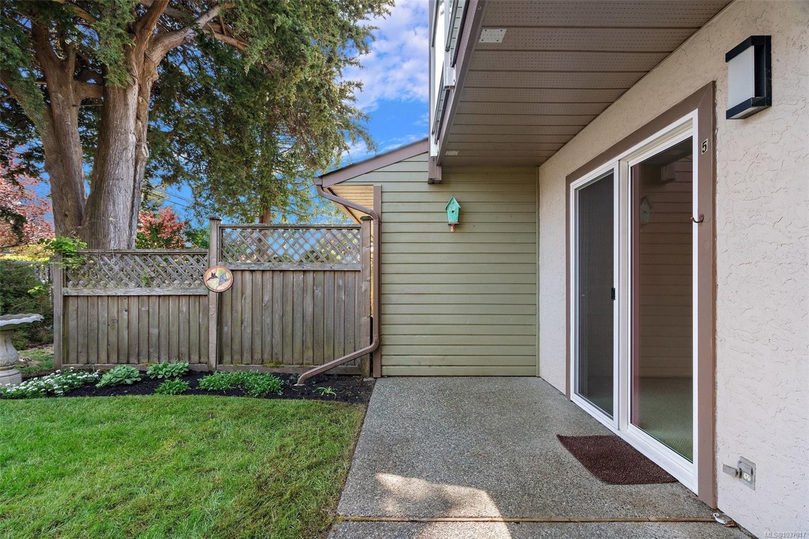 5-10008 Third St, Sidney, BC