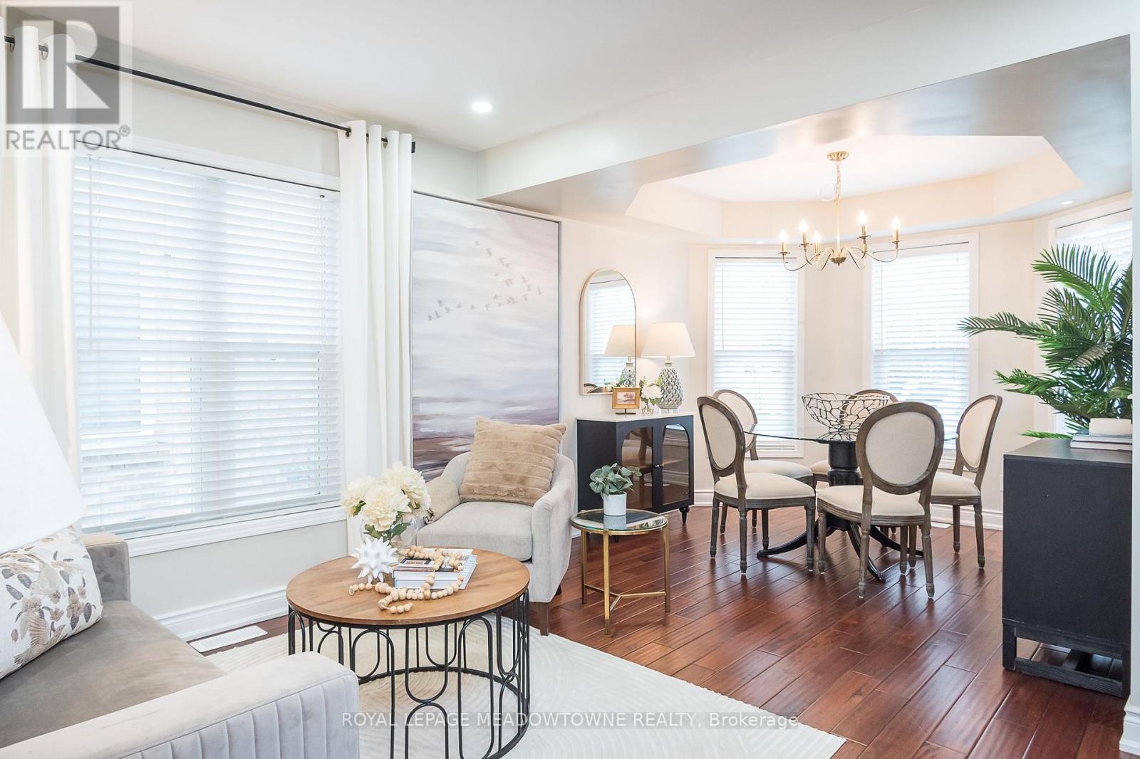 Open concept to the dining room - 23 Baggs Crescent, Cambridge, ON - Indoor Photo Showing Dining Room