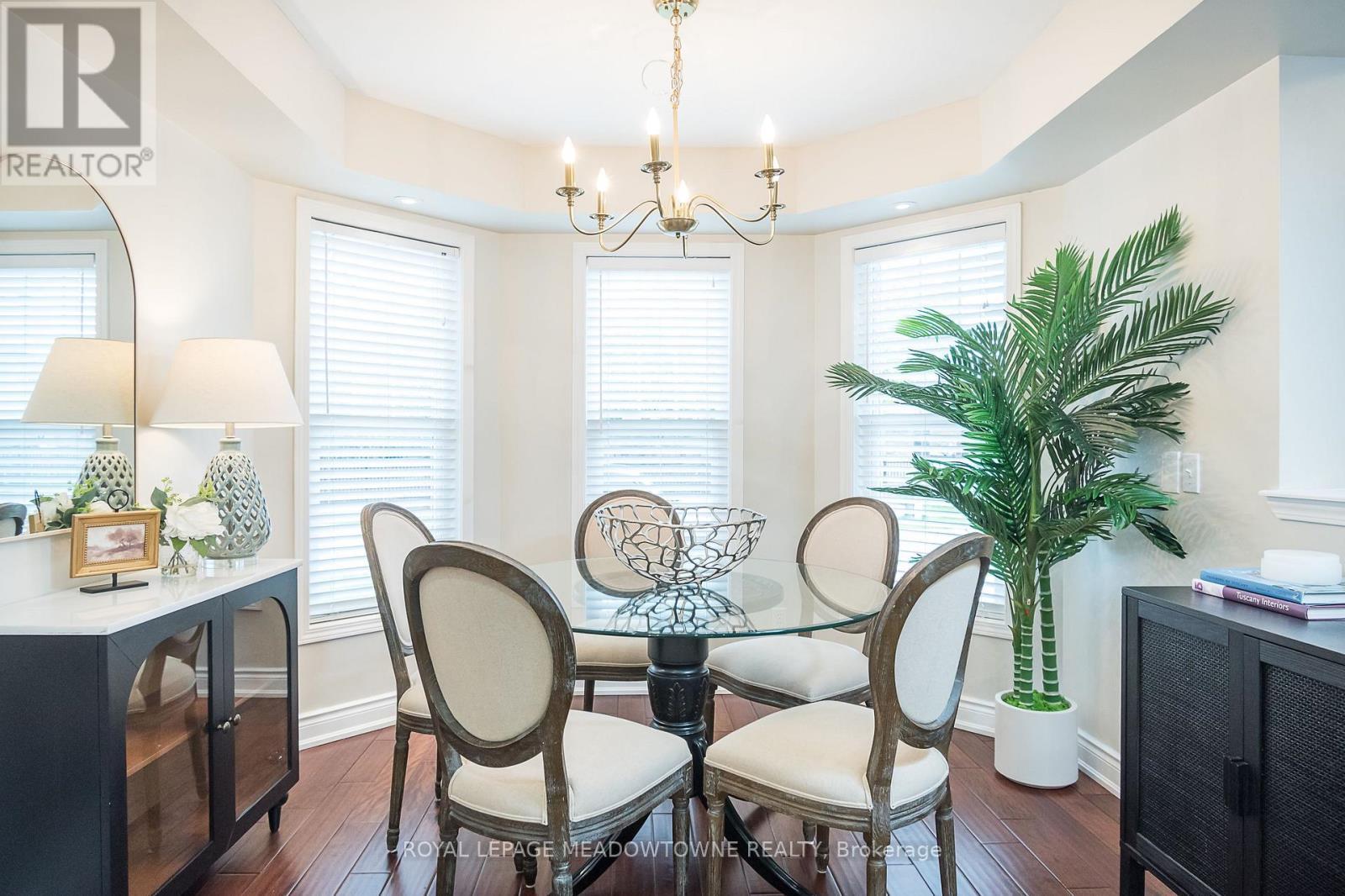 Beautiful architectural details - 23 Baggs Crescent, Cambridge, ON - Indoor Photo Showing Dining Room