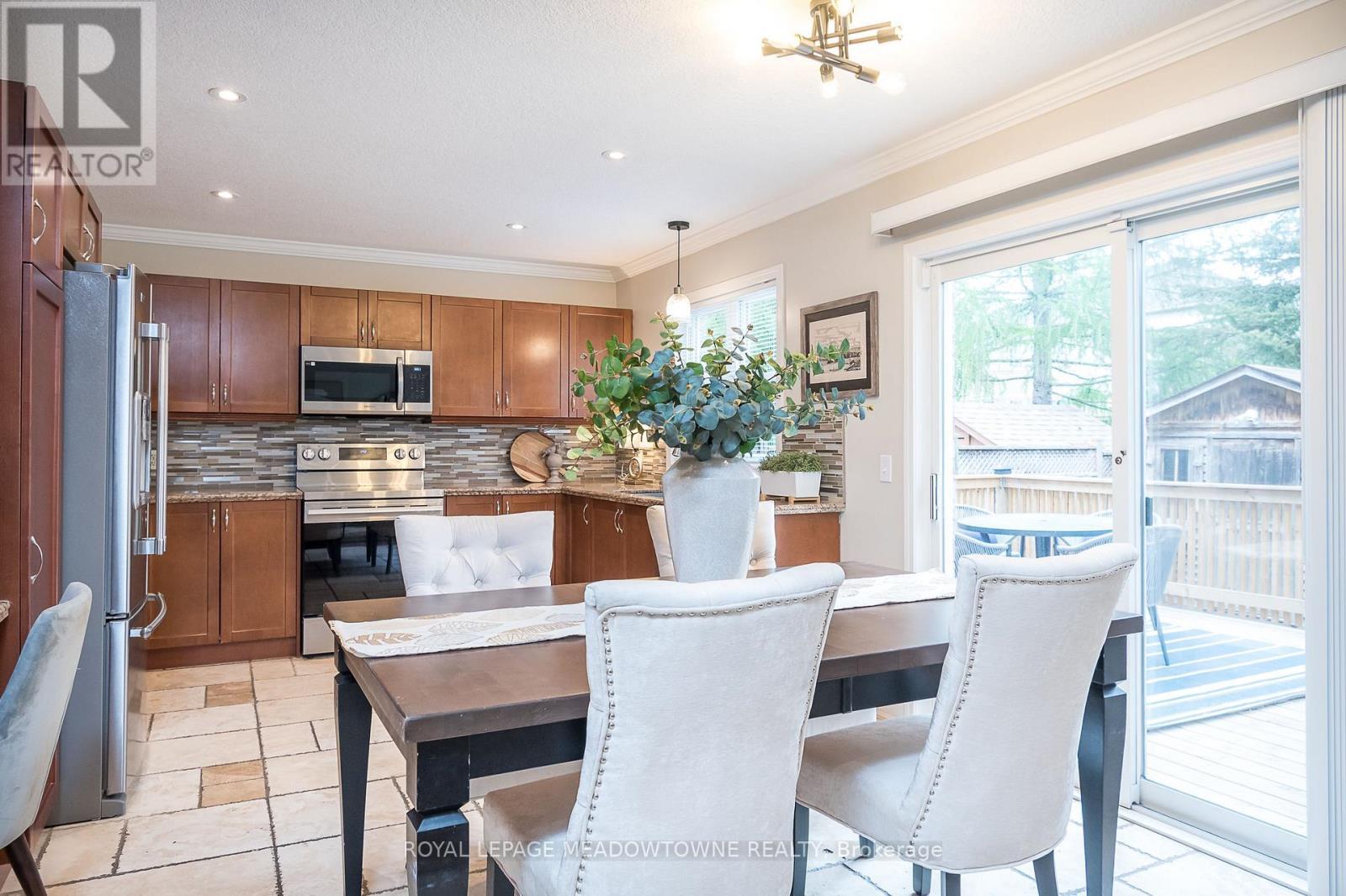 Eat in kitchen with sliding door to back deck - 23 Baggs Crescent, Cambridge, ON - Indoor