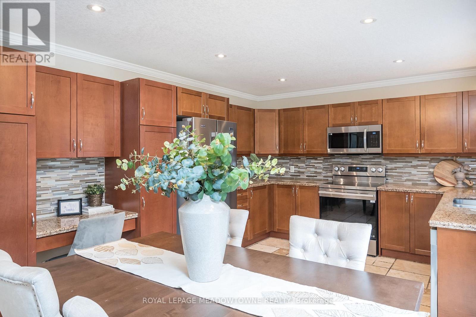 So much cabinet space - 23 Baggs Crescent, Cambridge, ON - Indoor Photo Showing Kitchen
