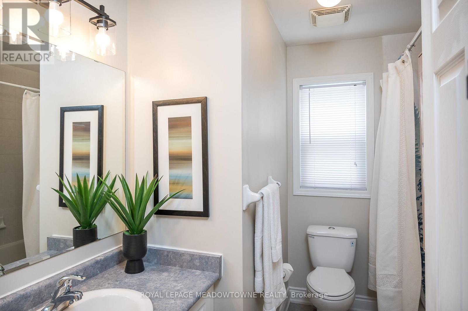 4 piece main bath - 23 Baggs Crescent, Cambridge, ON - Indoor Photo Showing Bathroom