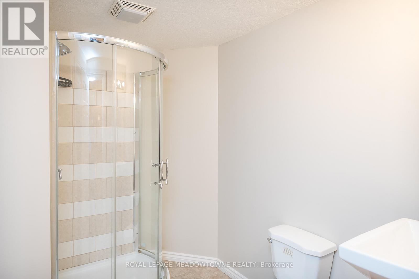Extra 3 piece bath - 23 Baggs Crescent, Cambridge, ON - Indoor Photo Showing Bathroom