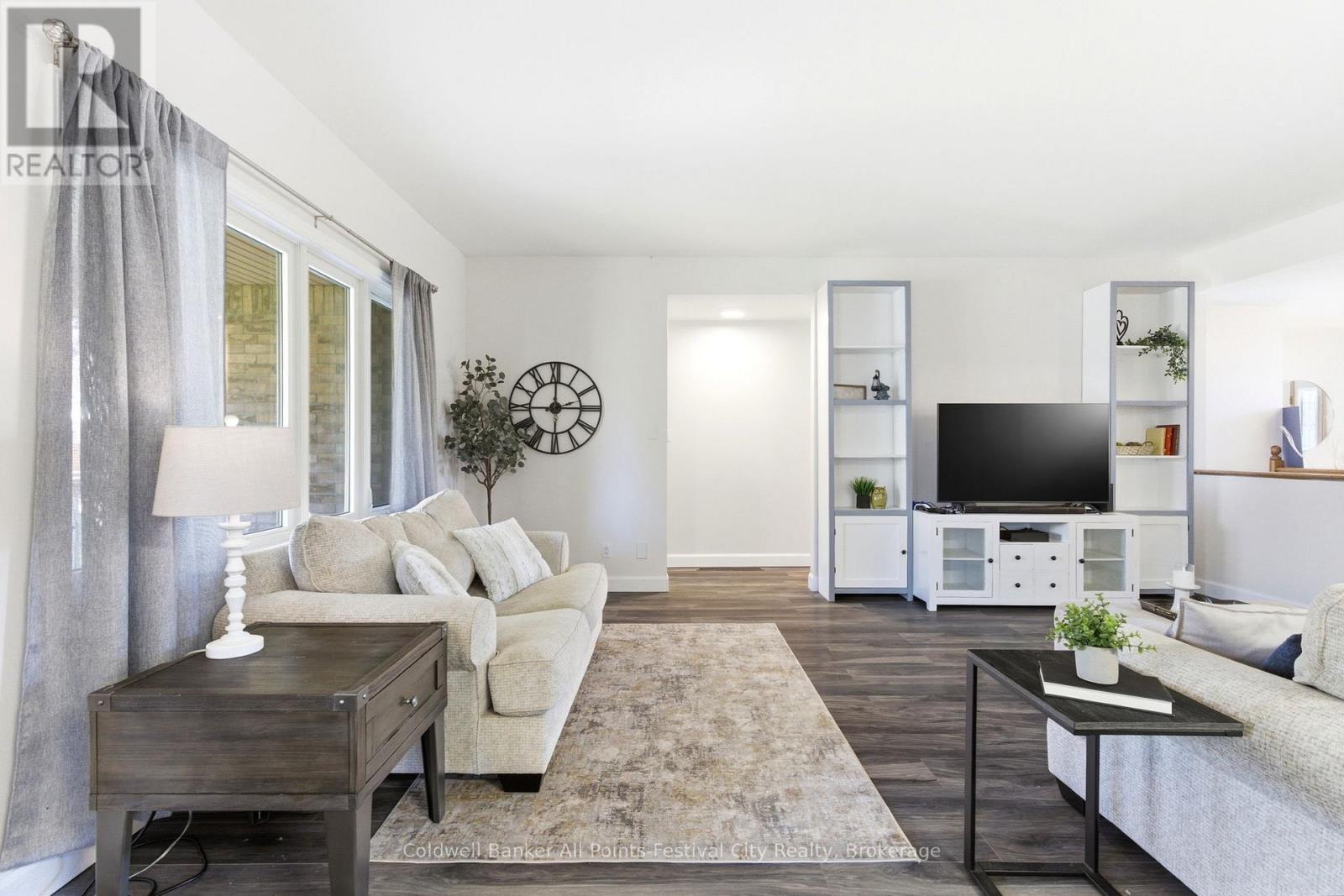 125 Picton Street E, Goderich (Goderich (Town)), ON - Indoor Photo Showing Living Room