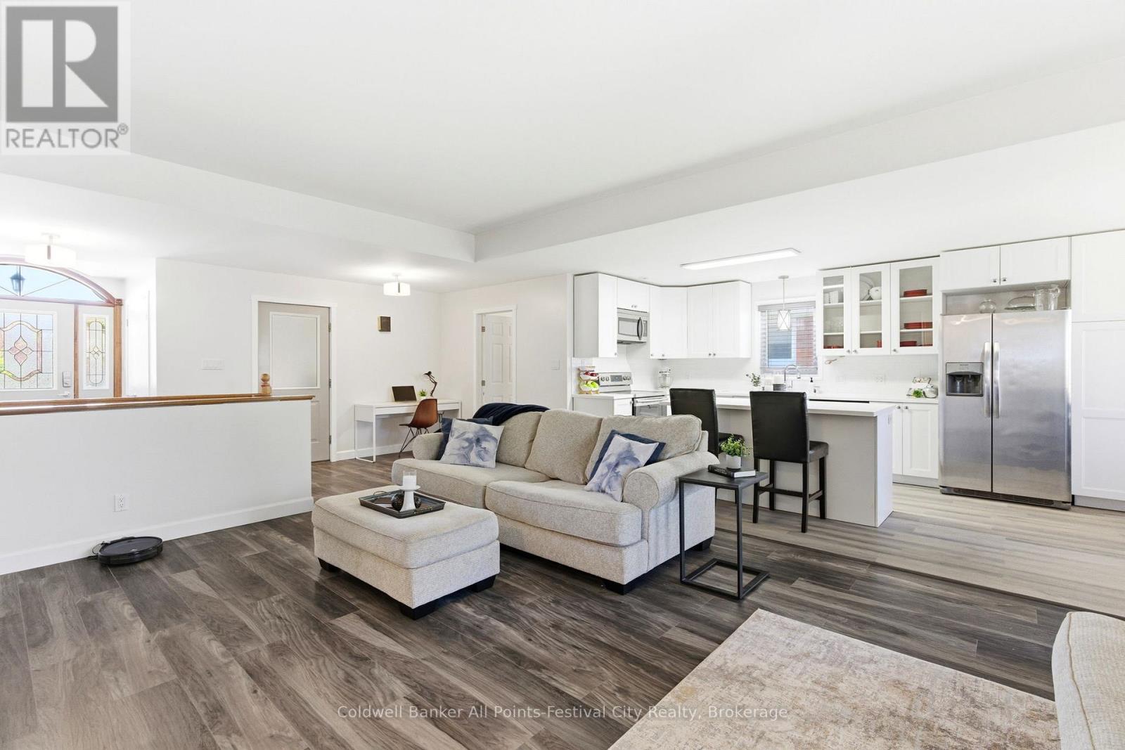 125 Picton Street E, Goderich (Goderich (Town)), ON - Indoor Photo Showing Living Room