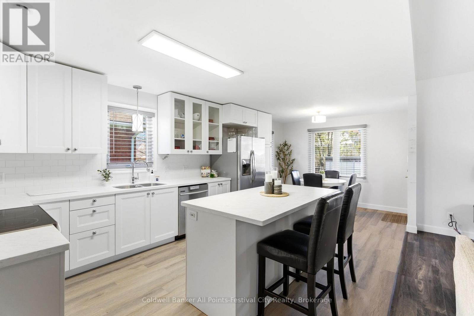 125 Picton Street E, Goderich (Goderich (Town)), ON - Indoor Photo Showing Kitchen