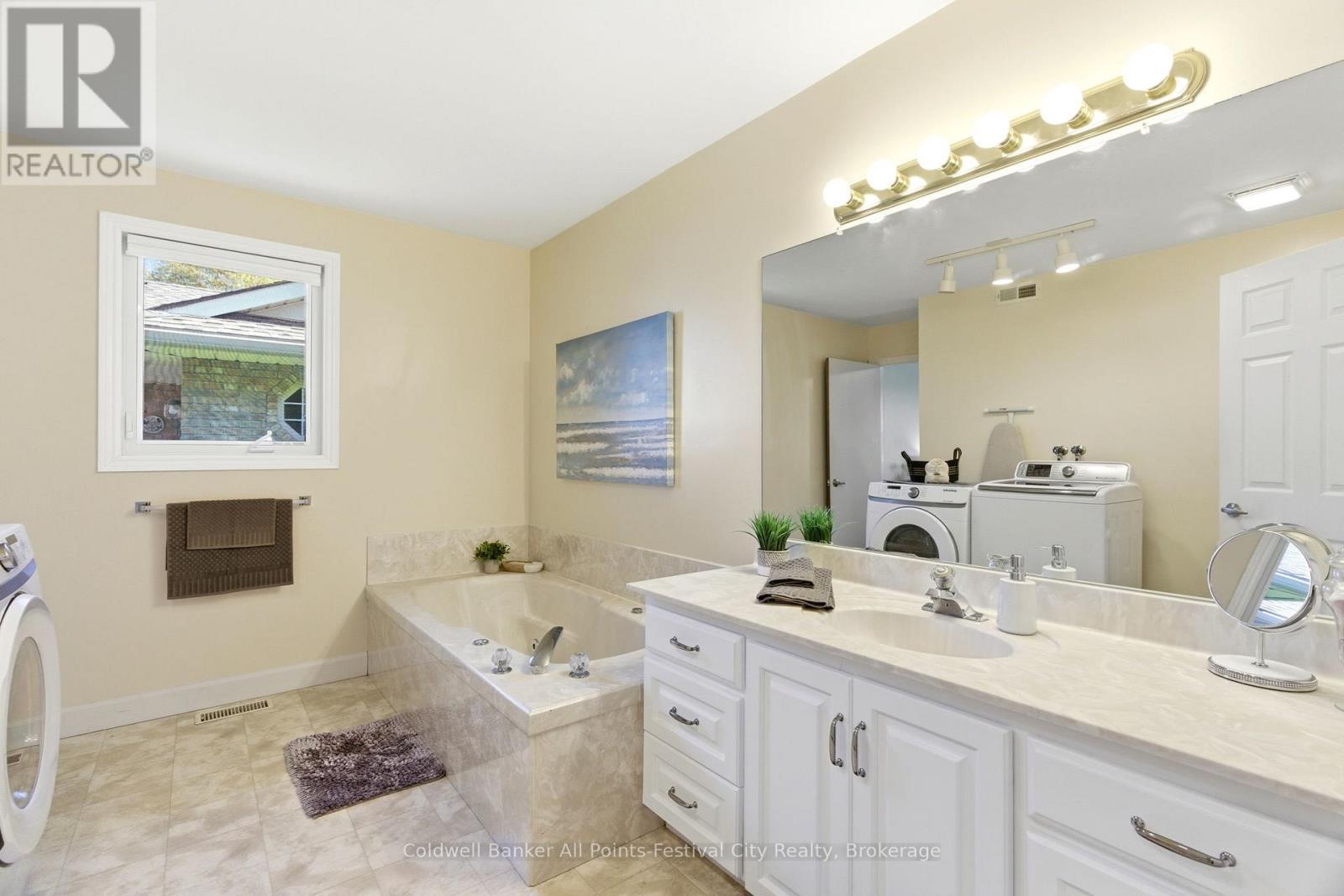 125 Picton Street E, Goderich (Goderich (Town)), ON - Indoor Photo Showing Bathroom