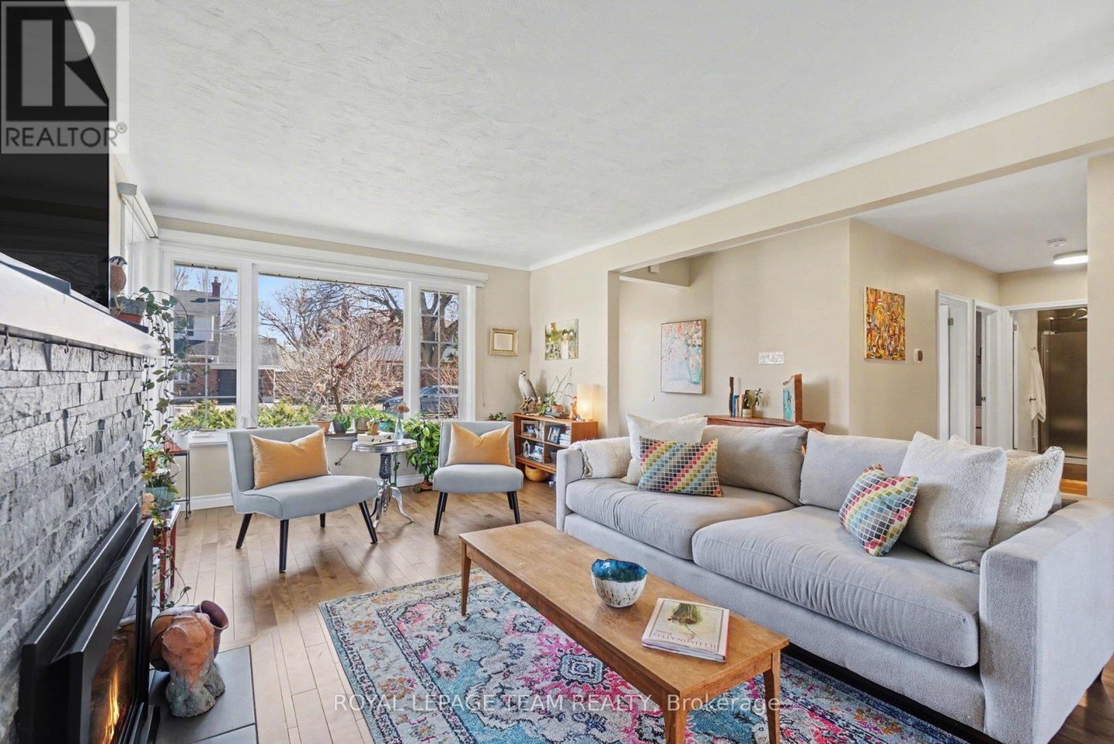 2149 Dublin Avenue, Ottawa, ON - Indoor Photo Showing Living Room