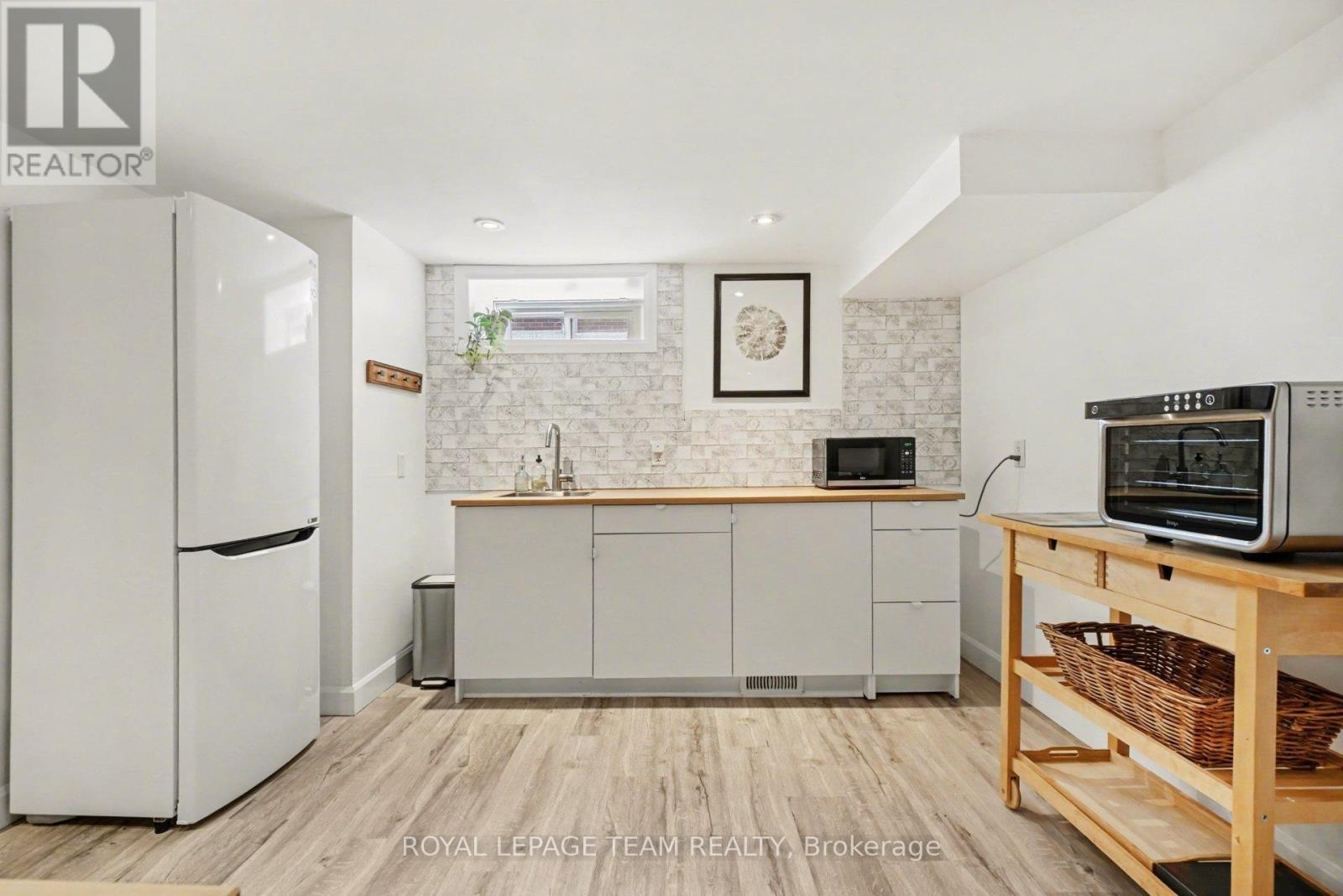 2149 Dublin Avenue, Ottawa, ON - Indoor Photo Showing Kitchen