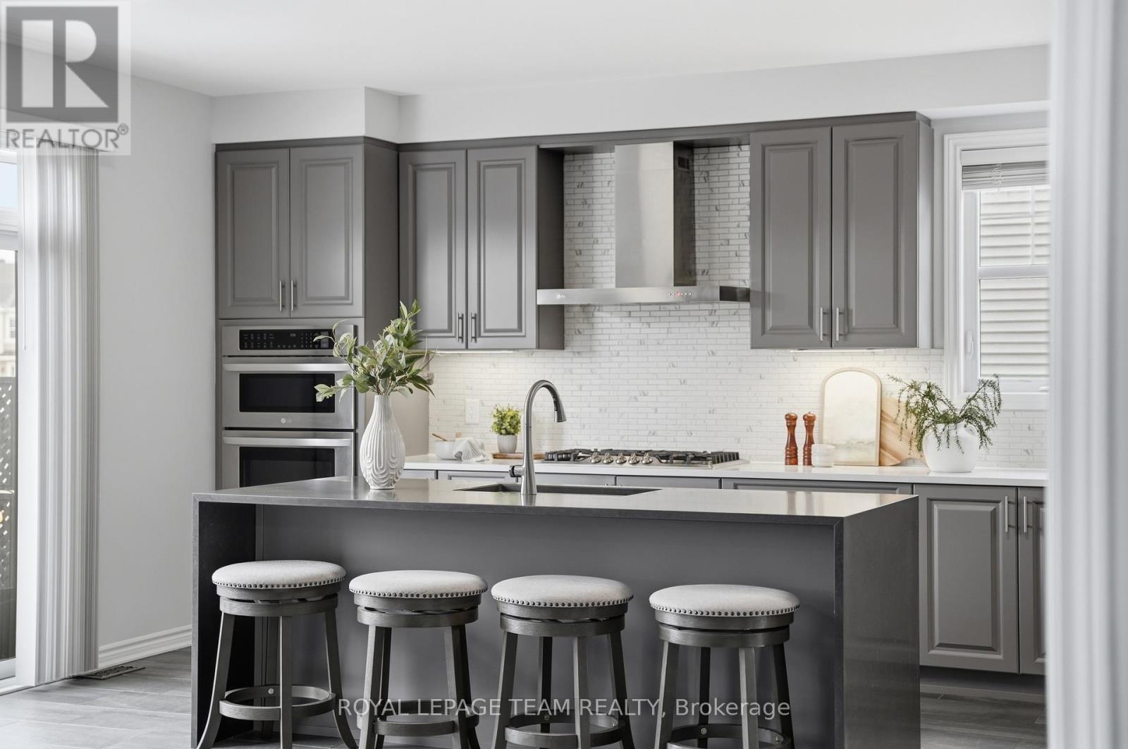 643 Rye Grass Way, Ottawa, ON - Indoor Photo Showing Kitchen With Upgraded Kitchen