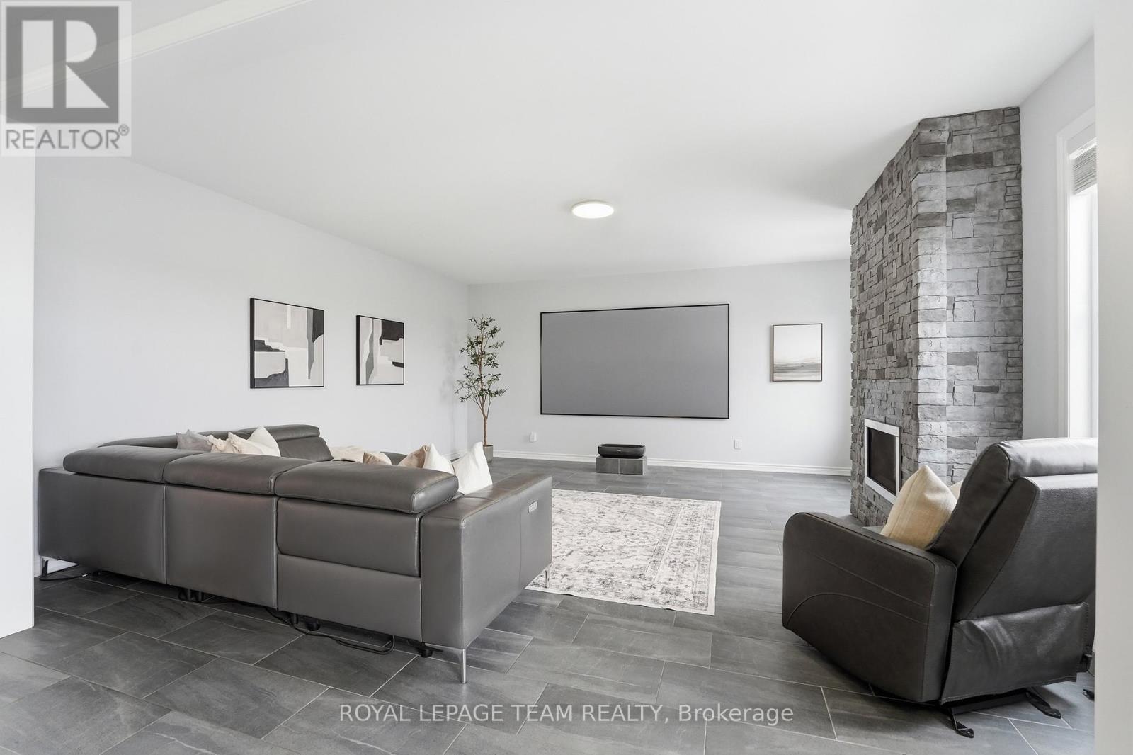 643 Rye Grass Way, Ottawa, ON - Indoor Photo Showing Living Room