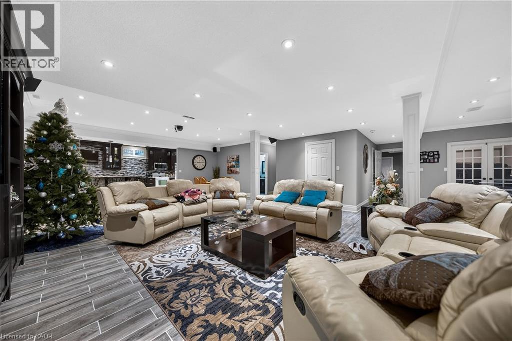 245 Joseph Schoerg Crescent, Kitchener, ON - Indoor Photo Showing Living Room