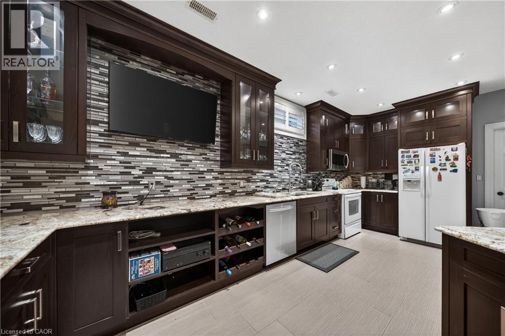 245 Joseph Schoerg Crescent, Kitchener, ON - Indoor Photo Showing Kitchen With Upgraded Kitchen