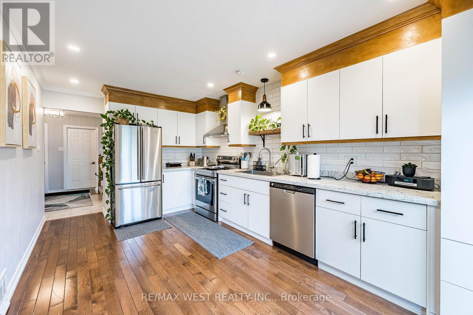 5 Moir Crescent, Barrie, ON - Indoor Photo Showing Kitchen With Stainless Steel Kitchen