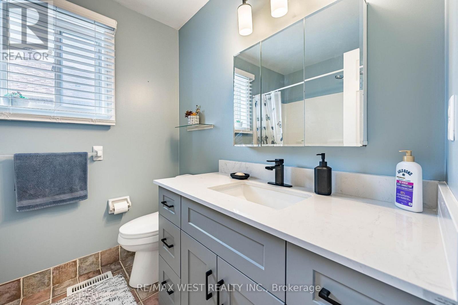 5 Moir Crescent, Barrie, ON - Indoor Photo Showing Bathroom
