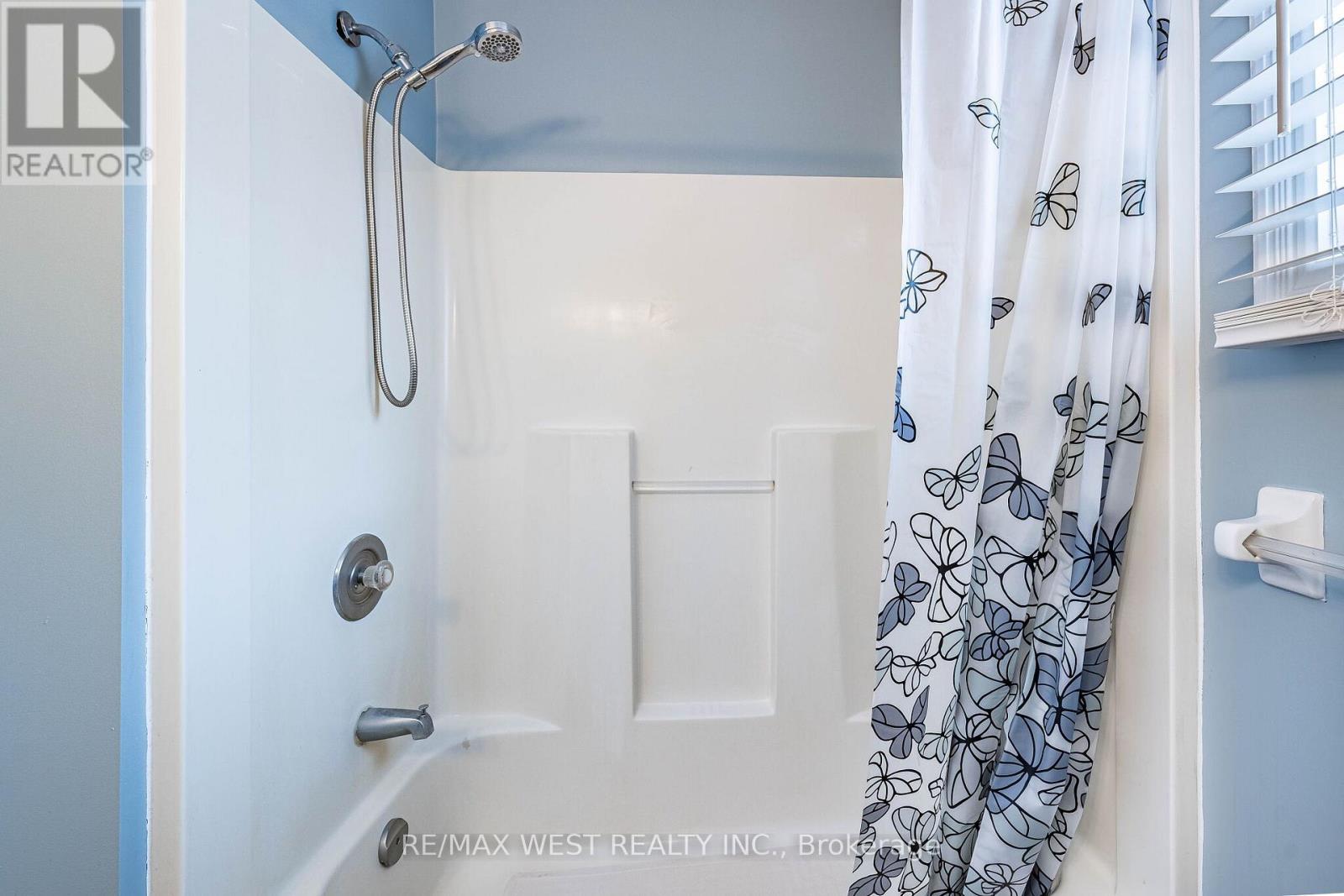 5 Moir Crescent, Barrie, ON - Indoor Photo Showing Bathroom