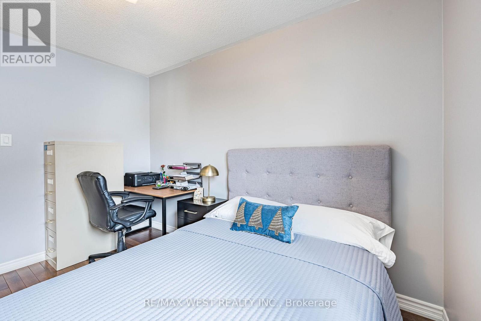 5 Moir Crescent, Barrie, ON - Indoor Photo Showing Bedroom