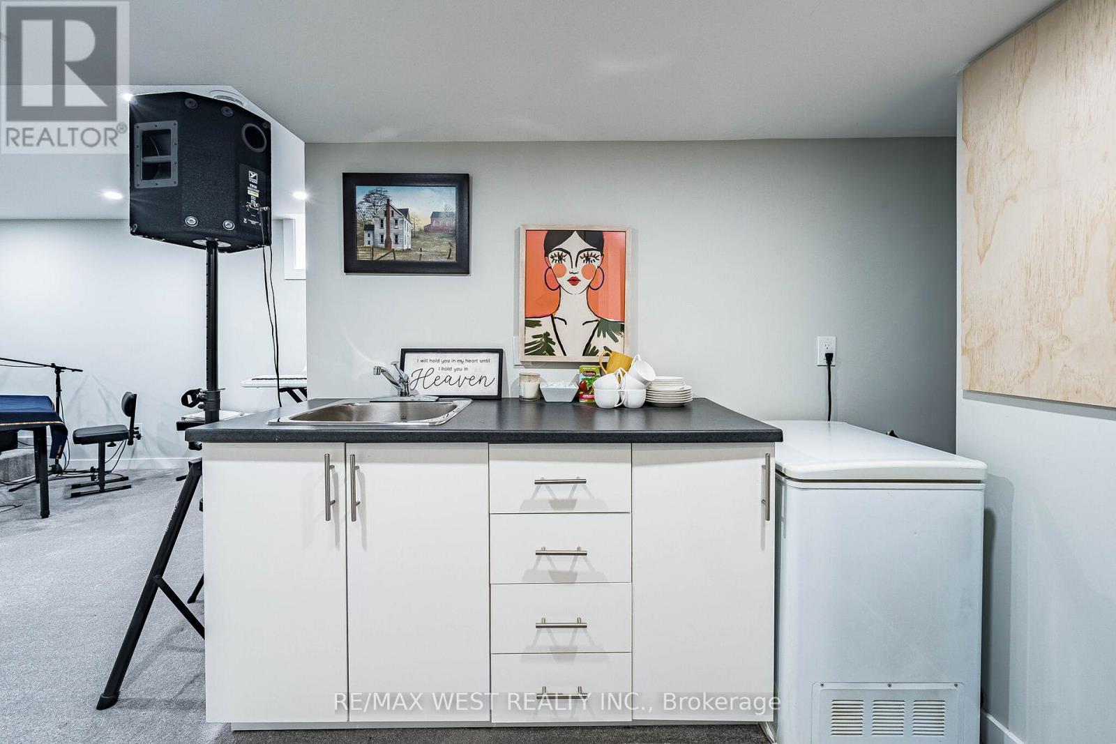 5 Moir Crescent, Barrie, ON - Indoor Photo Showing Kitchen